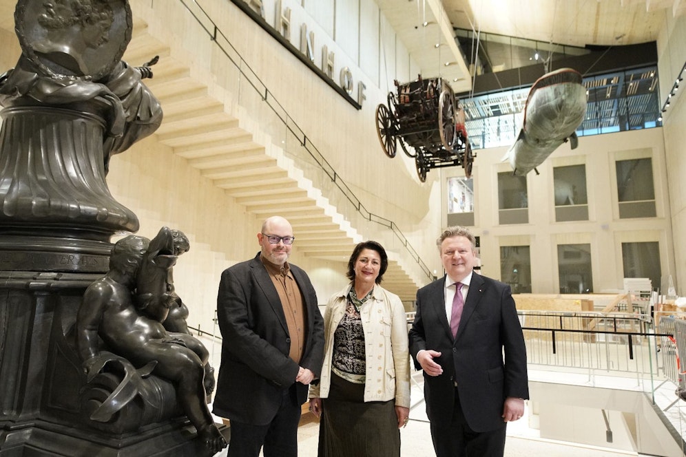 Wien Museum-Direktor Matti Bunzl, Kulturstadträtin Veronica Kaup-Hasler und Bürgermeister Michael Ludwig (beide SPÖ, v. li.) im neuen Wien Museum.