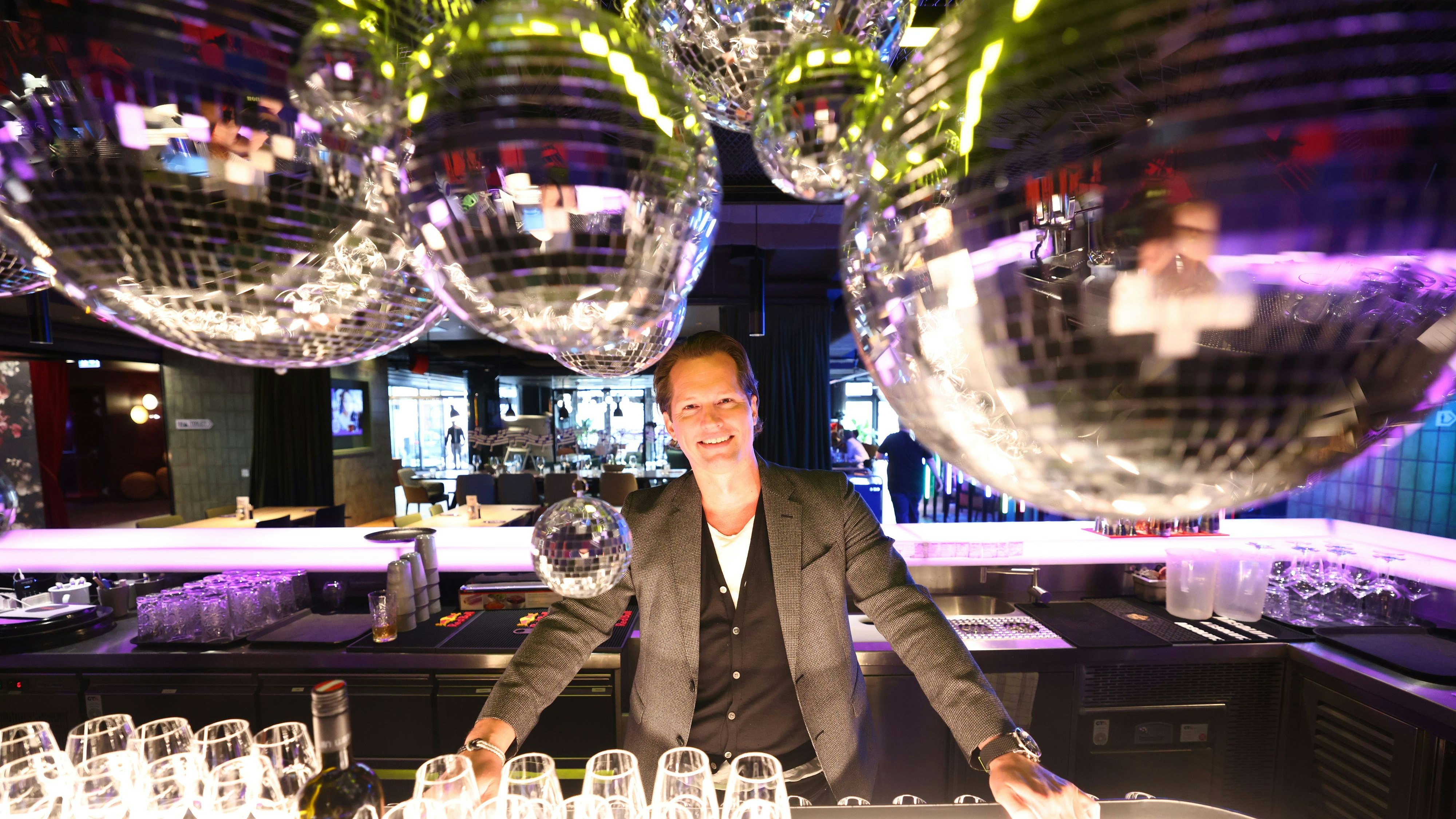 Hoteldirektor Michael Dorfer verspricht ein einzigartiges Programm, von der Musik bis hin zu Drinks.