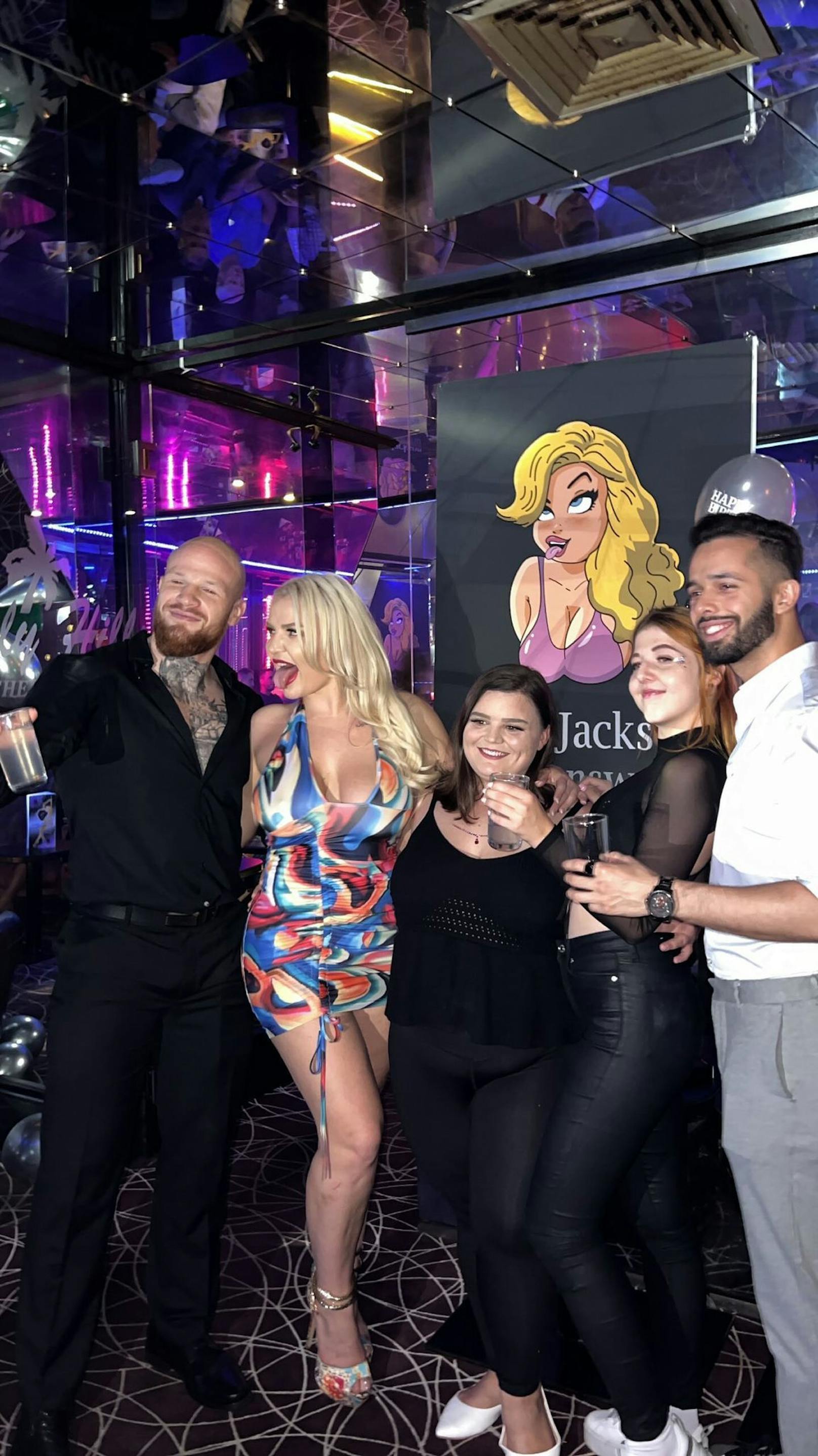 Erotik-Model und Porno-Darstellerin "Miss Jackson" feierte am 13. Oktober ihren 28. Geburtstag in einem Stripclub in der Bundeshauptstadt.