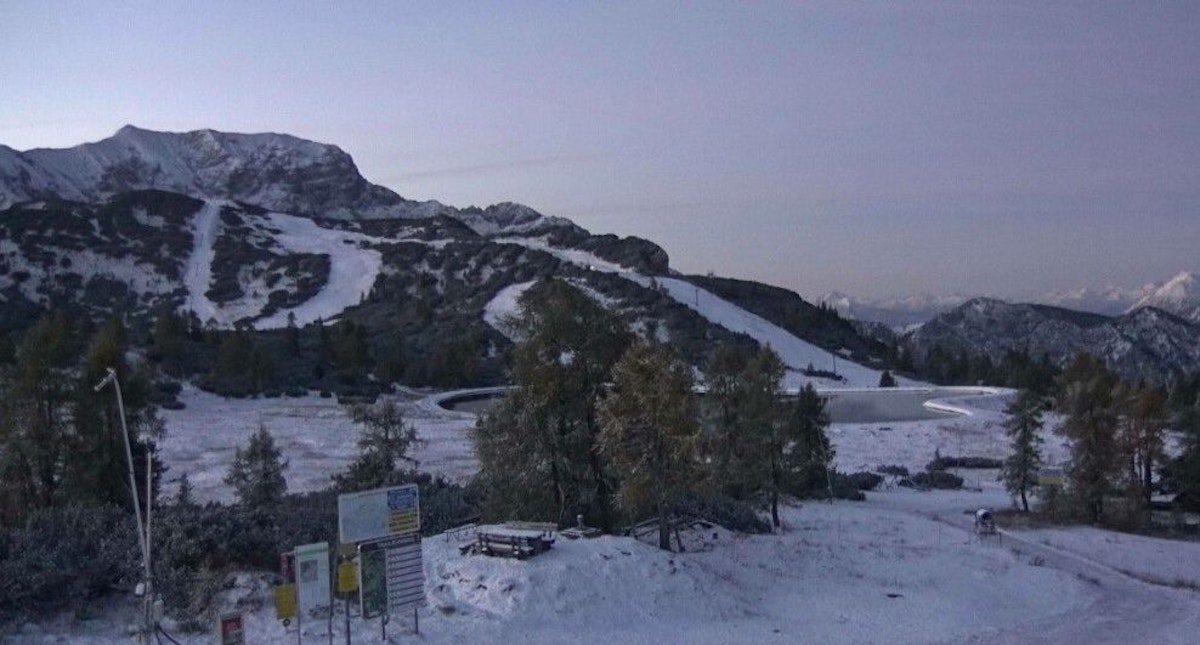 Auf den Bergen in Oberösterreich lag am Montag in der Früh der erste Schnee.