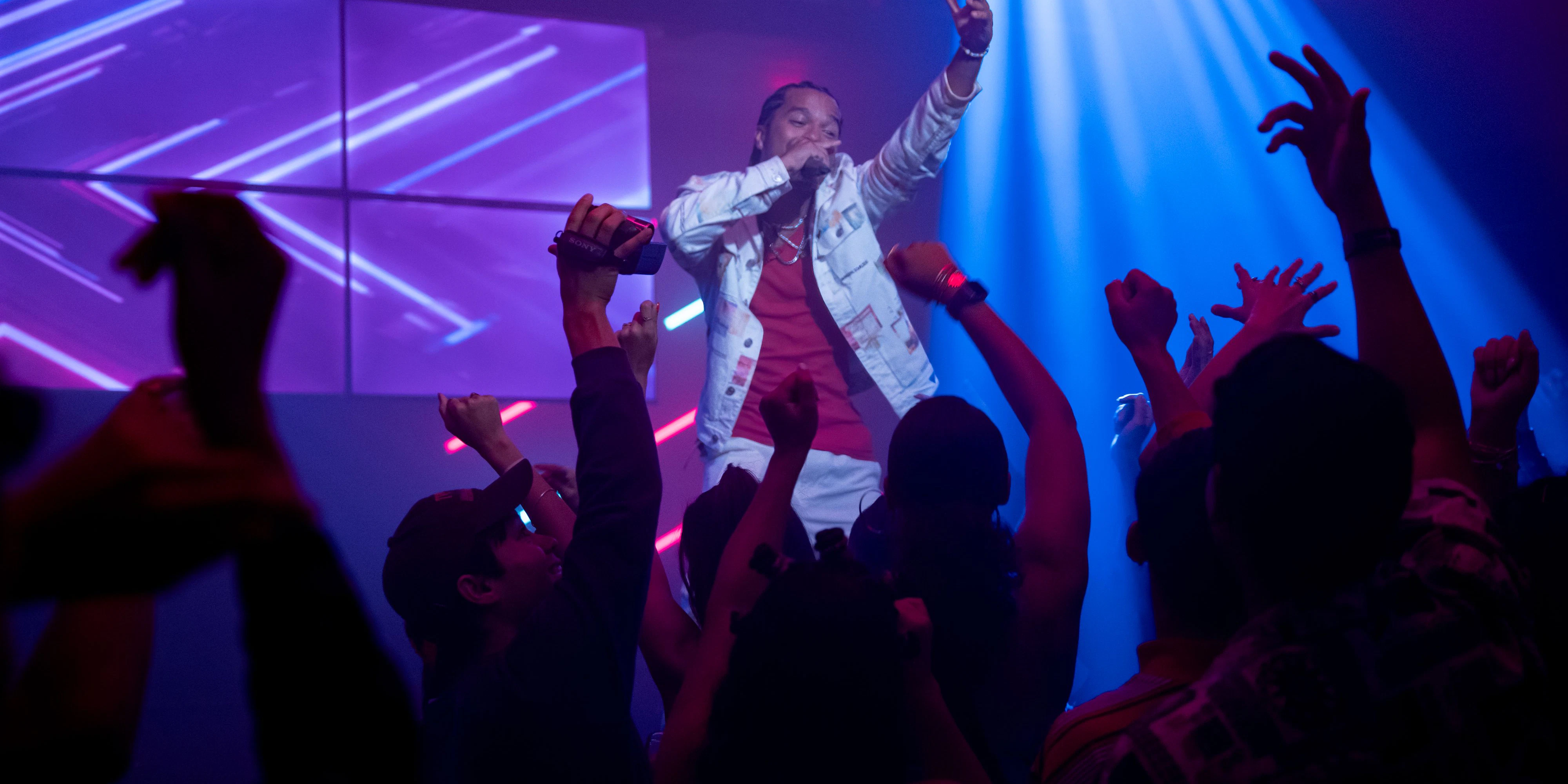 Neue Sitcom "Neon" auf Netflix