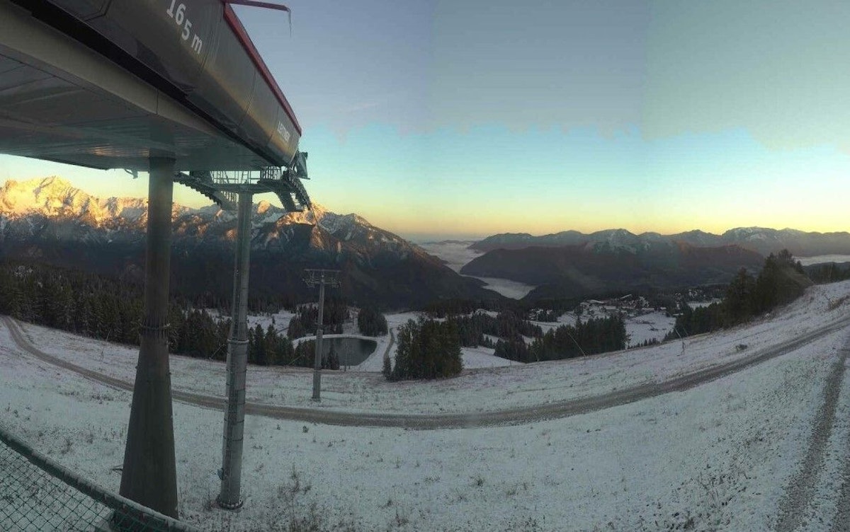Auf den Bergen in Oberösterreich lag am Montag in der Früh der erste Schnee.