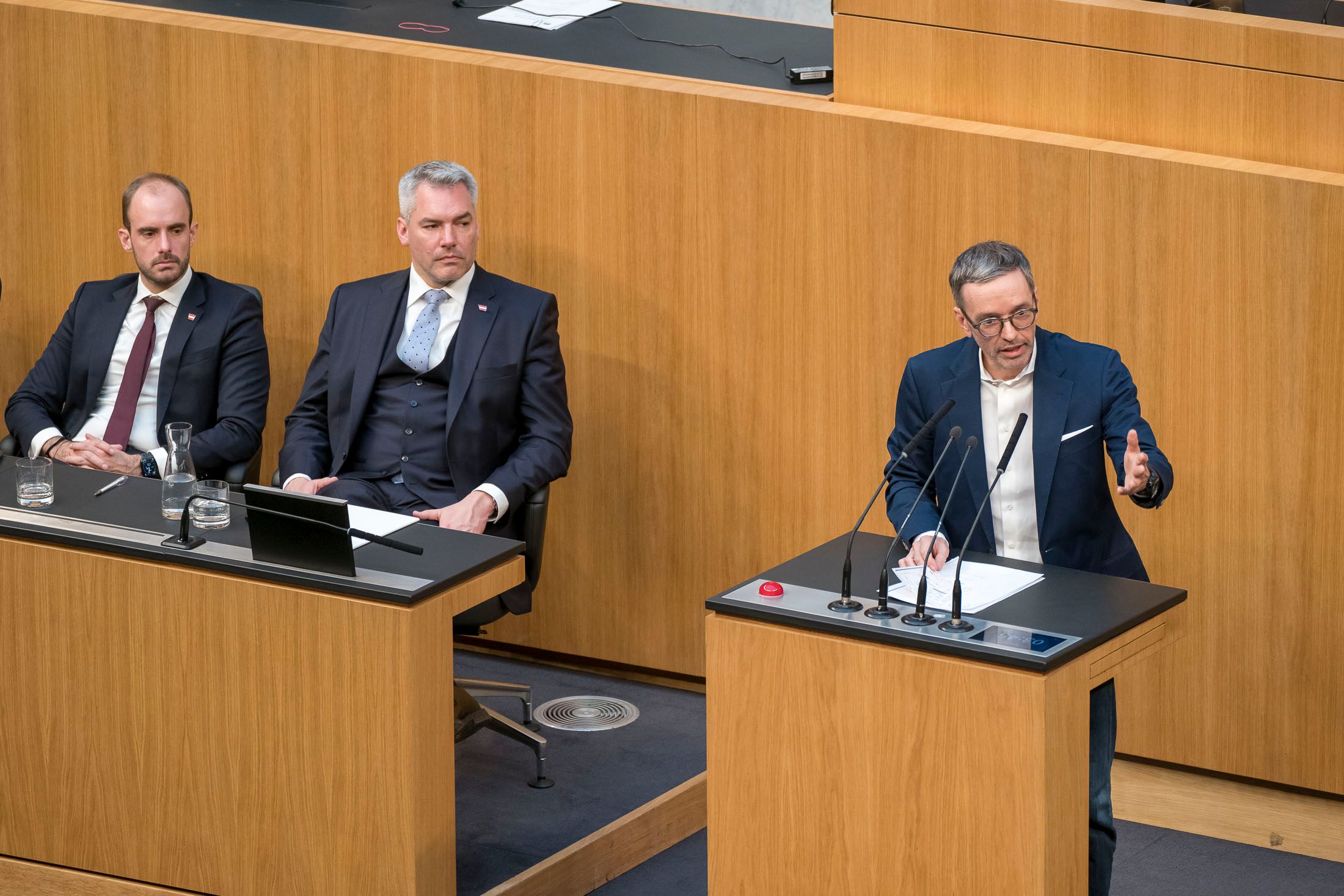 Herbert Kickl ist der ÖVP mittlerweile um satte zehn Prozentpunkte davongezogen.