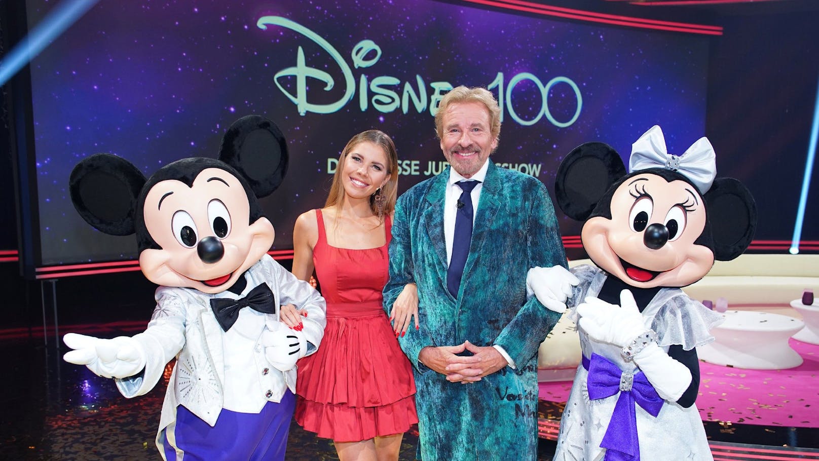 Victoria Swarovski und Thomas Gottschalk führen durch die große "Disney"-Jubiläumsshow.