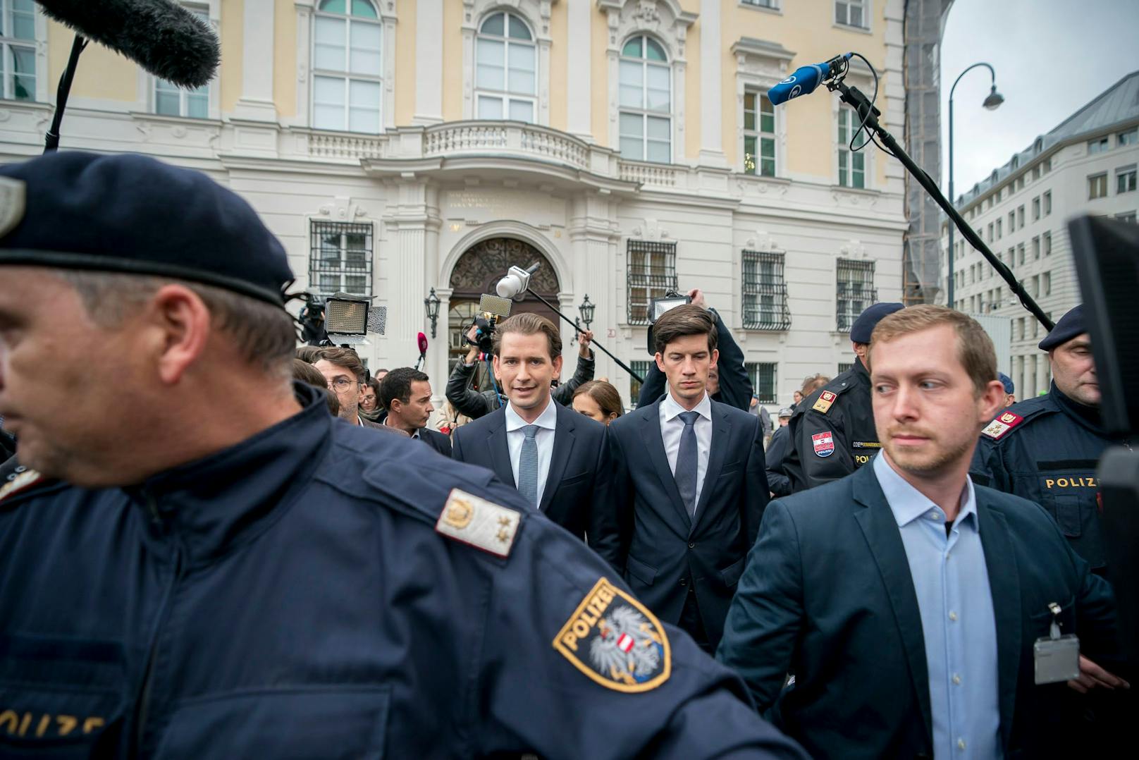 ÖVP zahlt seinen Anwalt – so startet Prozess gegen Kurz