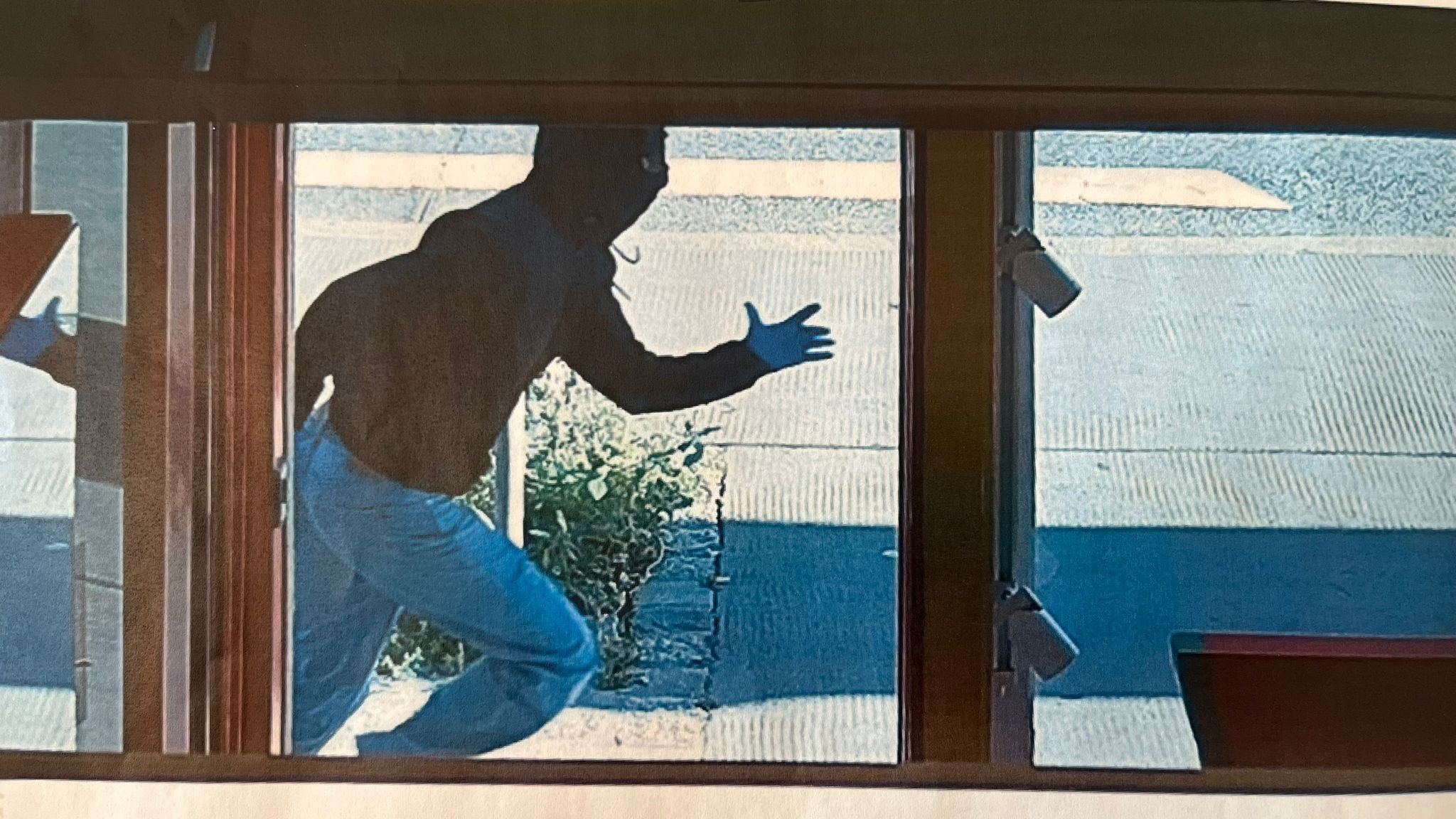 Die Männer brachen in mehrere Wohnhäuser ein.