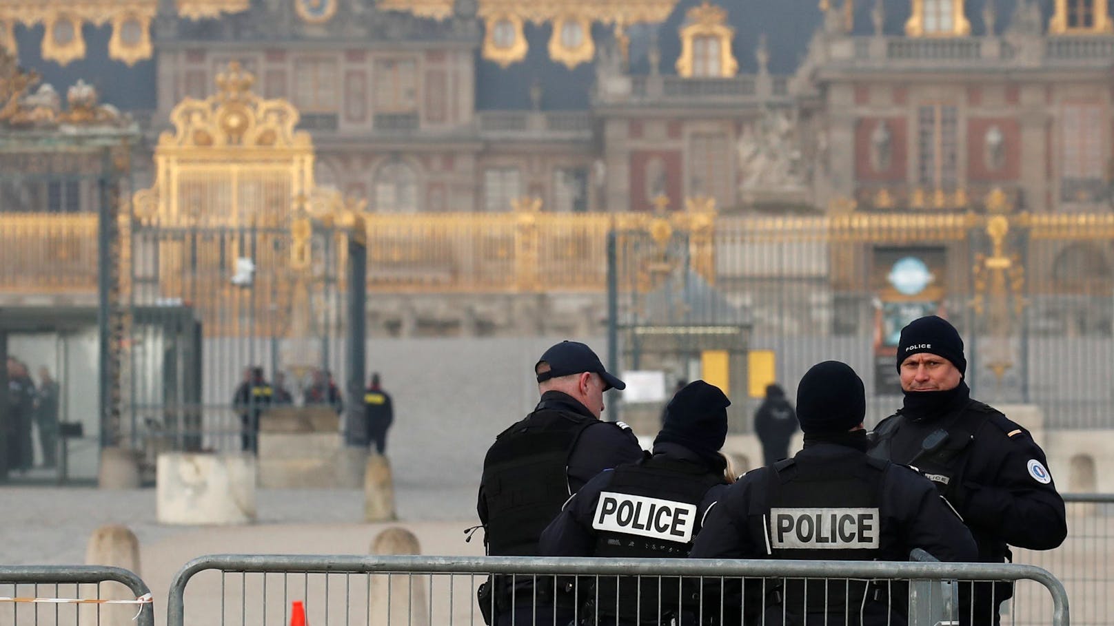 Großeinsatz! Schloss Versailles erneut evakuiert