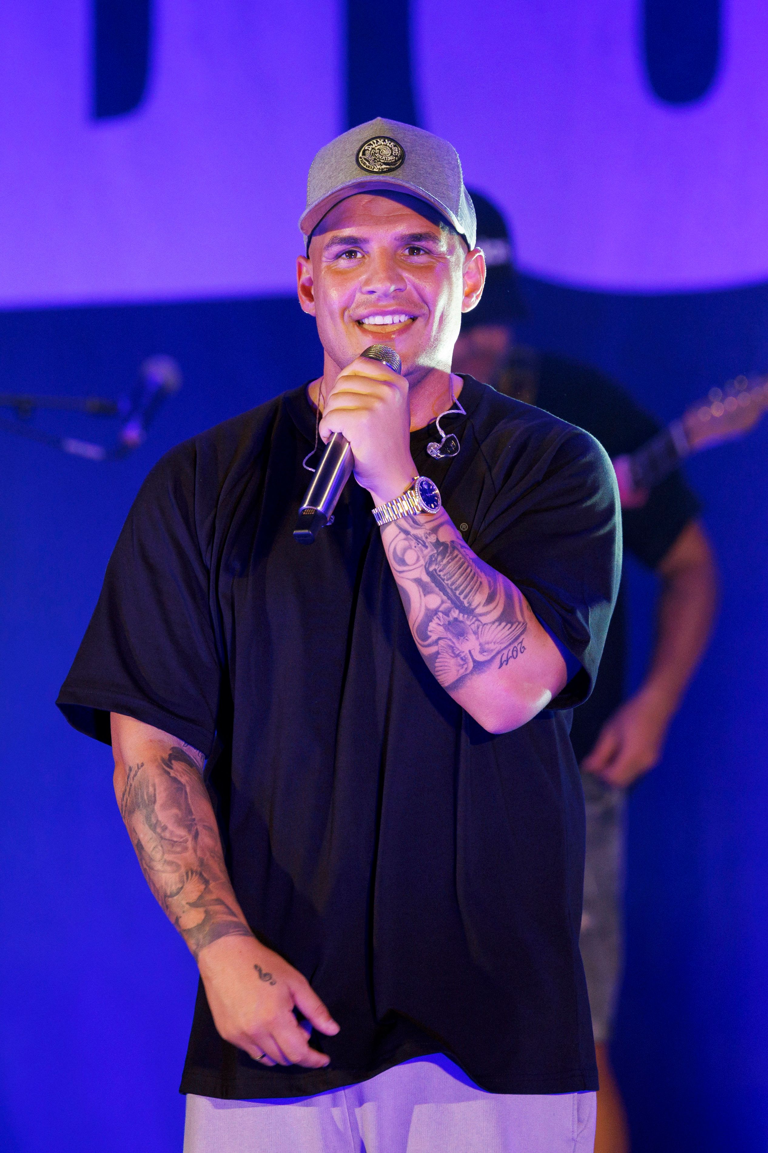 Pietro Lombardi fotografiert sich gerne ohne Kleidung.