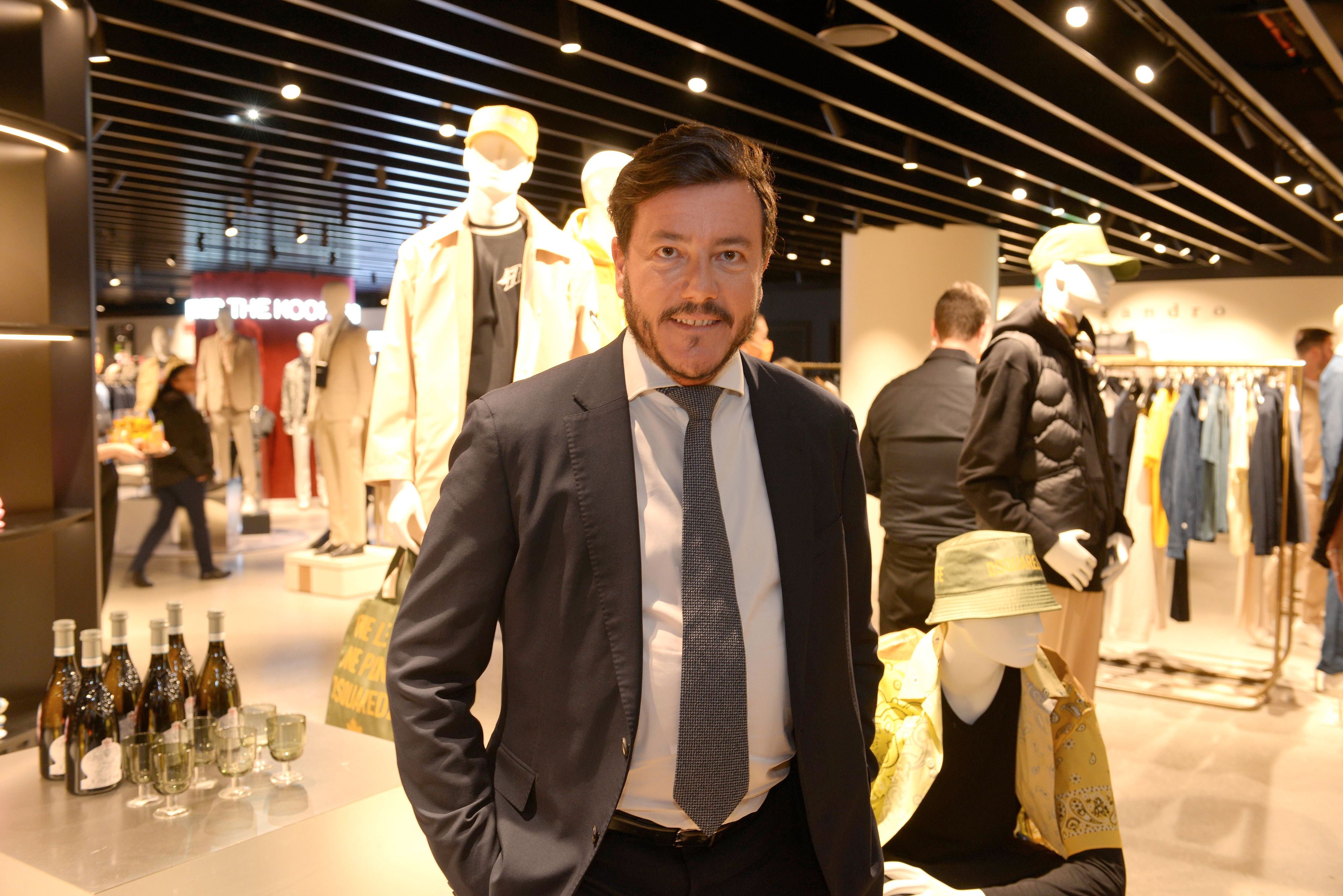 Download von www.picturedesk.com am 17.10.2023 (15:49).  München, 11.5.2022 / .Thema: SZenario.Oberpolinger: Grand Opening der neu designten Fashion Floors.Rene Benko - 20220511_PD20045 - Rechteinfo: Rights Managed (RM)