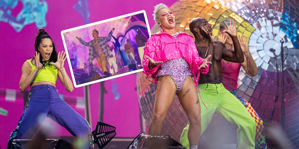 Auf Bildern und Videos von Pinks Konzert in Neuseeland ist zu sehen, wie ihre Tänzer blau-weiße Fahnen durch die Luft schwingen.