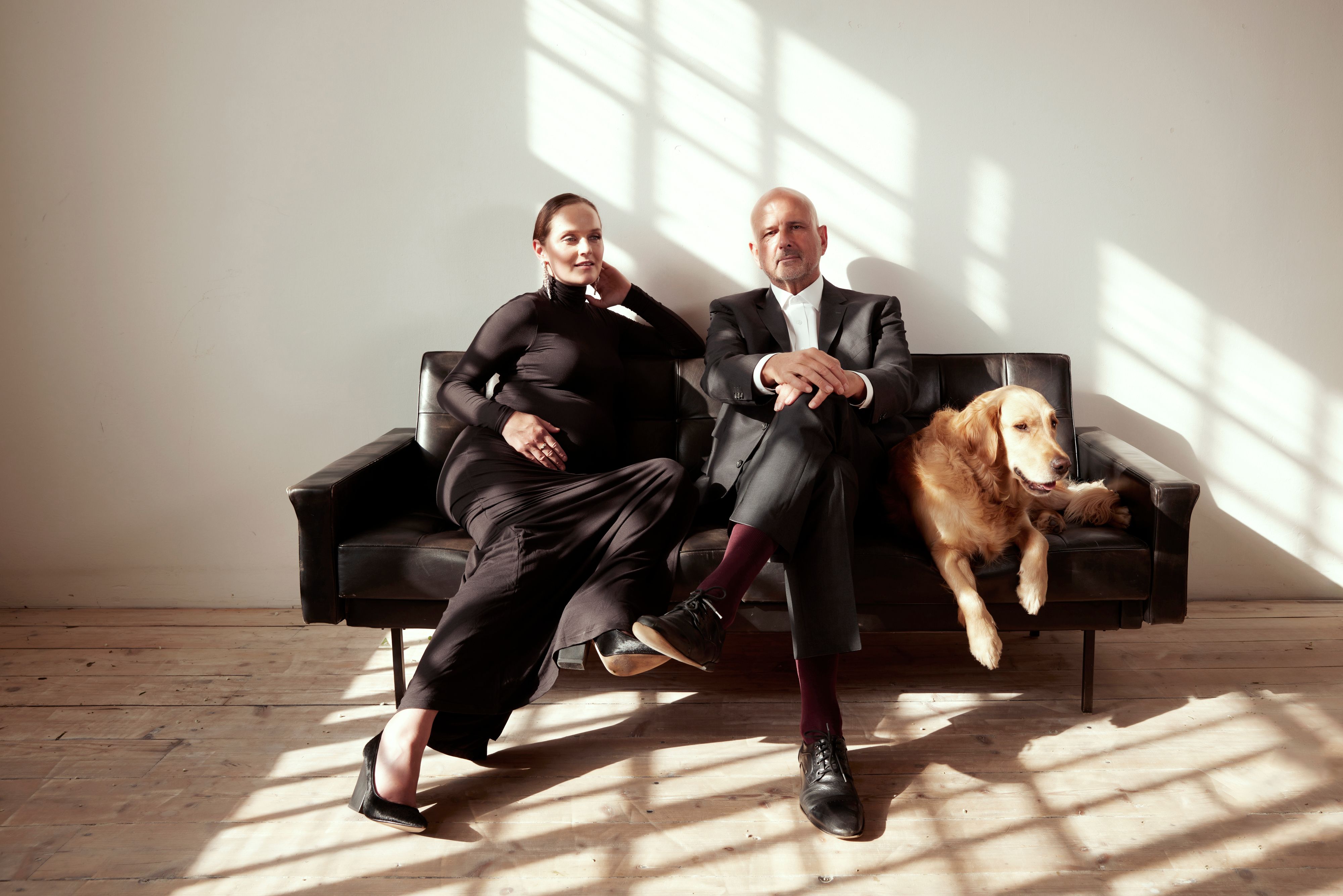 Star-Designerin Eva Poleschinski und Ehemann Oliver Rathschüler mit Hündin 