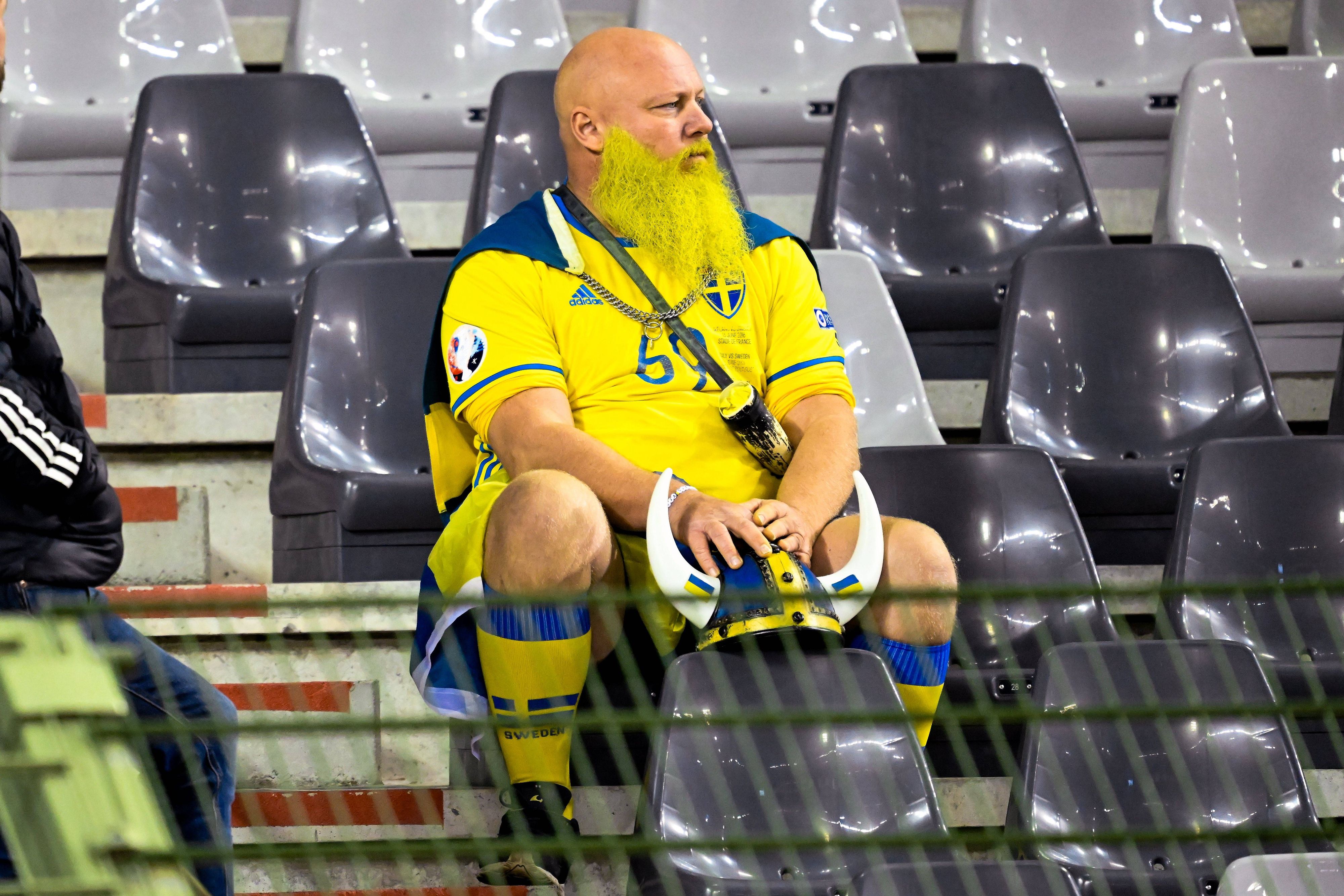 Dieser Schweden-Fan ist von den Ereignissen geschockt.