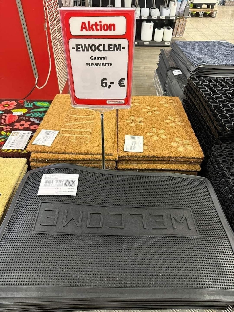 Hm? Was könnte das heißen? Dieses Preisschild einer Fußmatte ging viral.