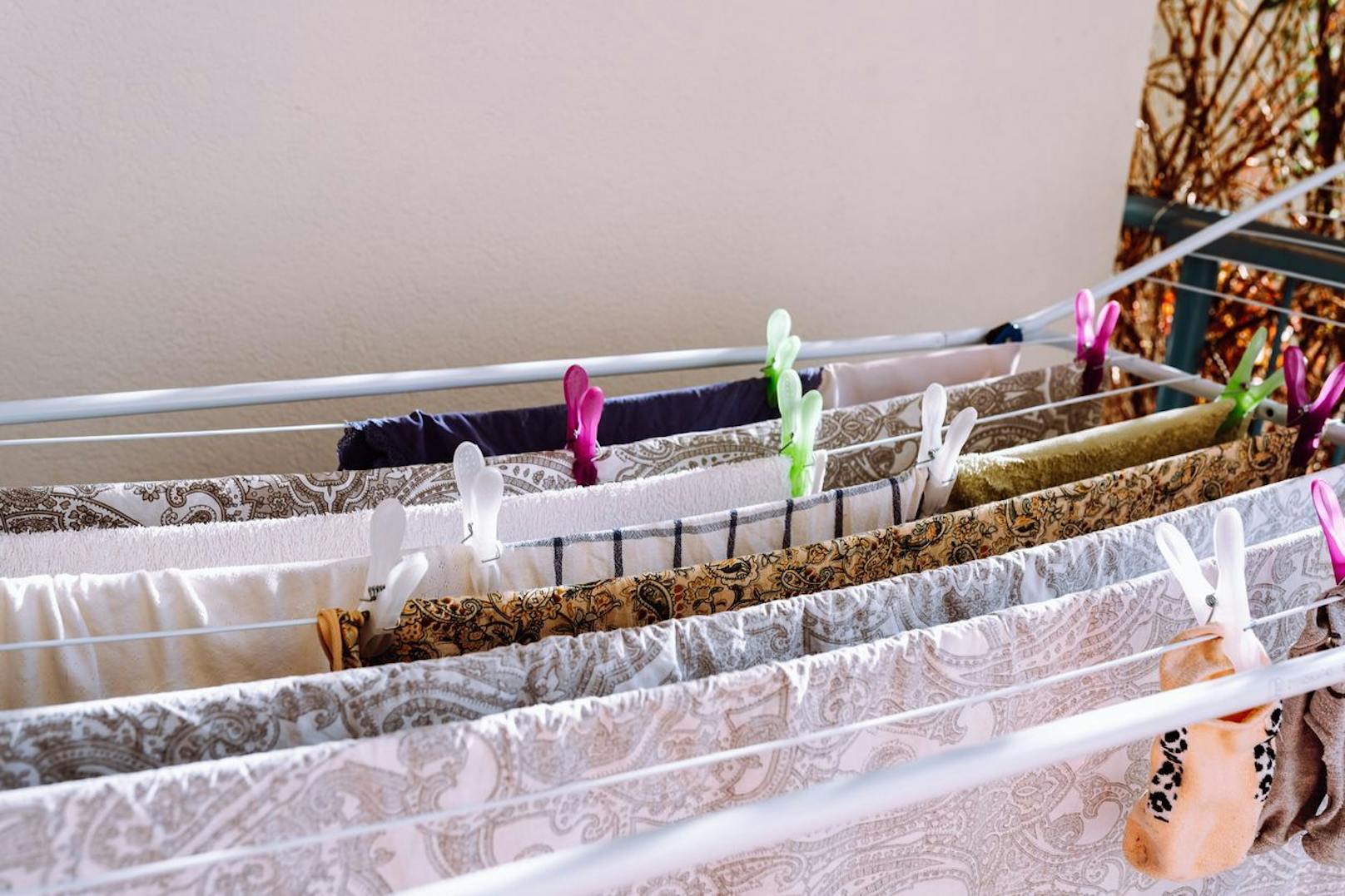"Schamlos" – Frau soll Wäsche nicht am Balkon trocknen