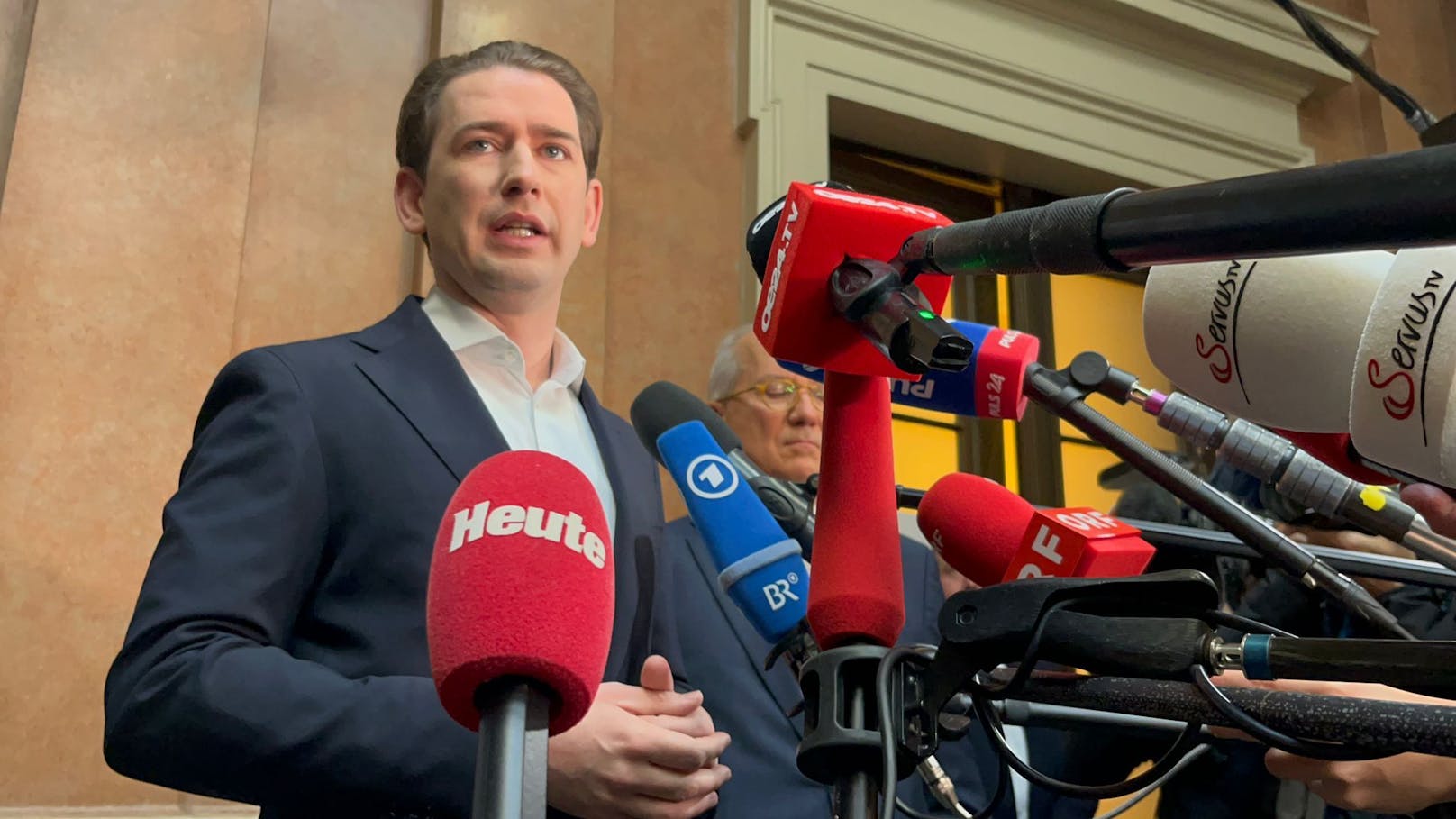 "Ich bin nicht der erste Politiker und ich werde auch nicht der letzte Politiker sein, der in so einer Situation ist", so Kurz.