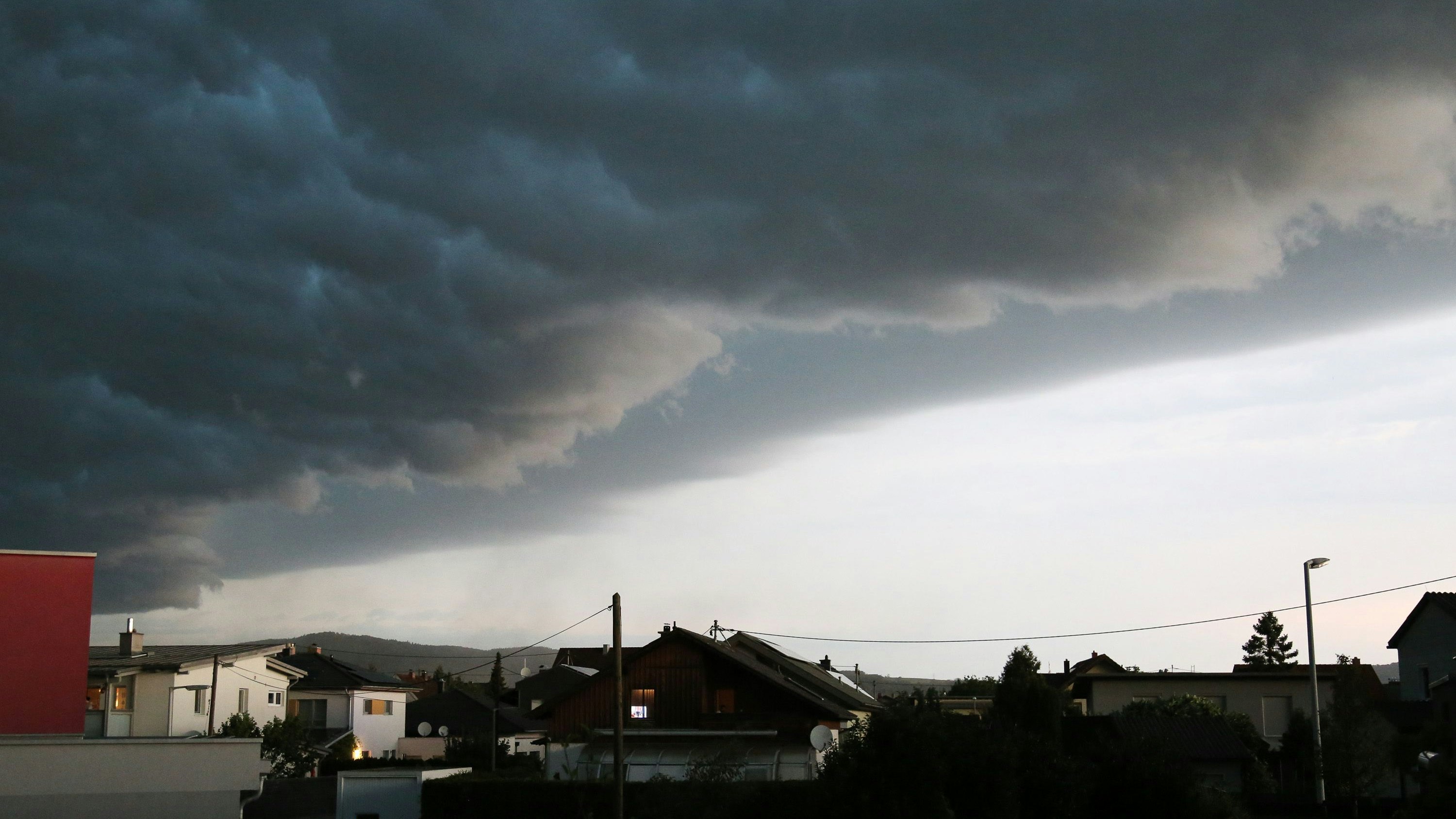 Eine Unwetterfront zieht über Österreich. Symbolbild.