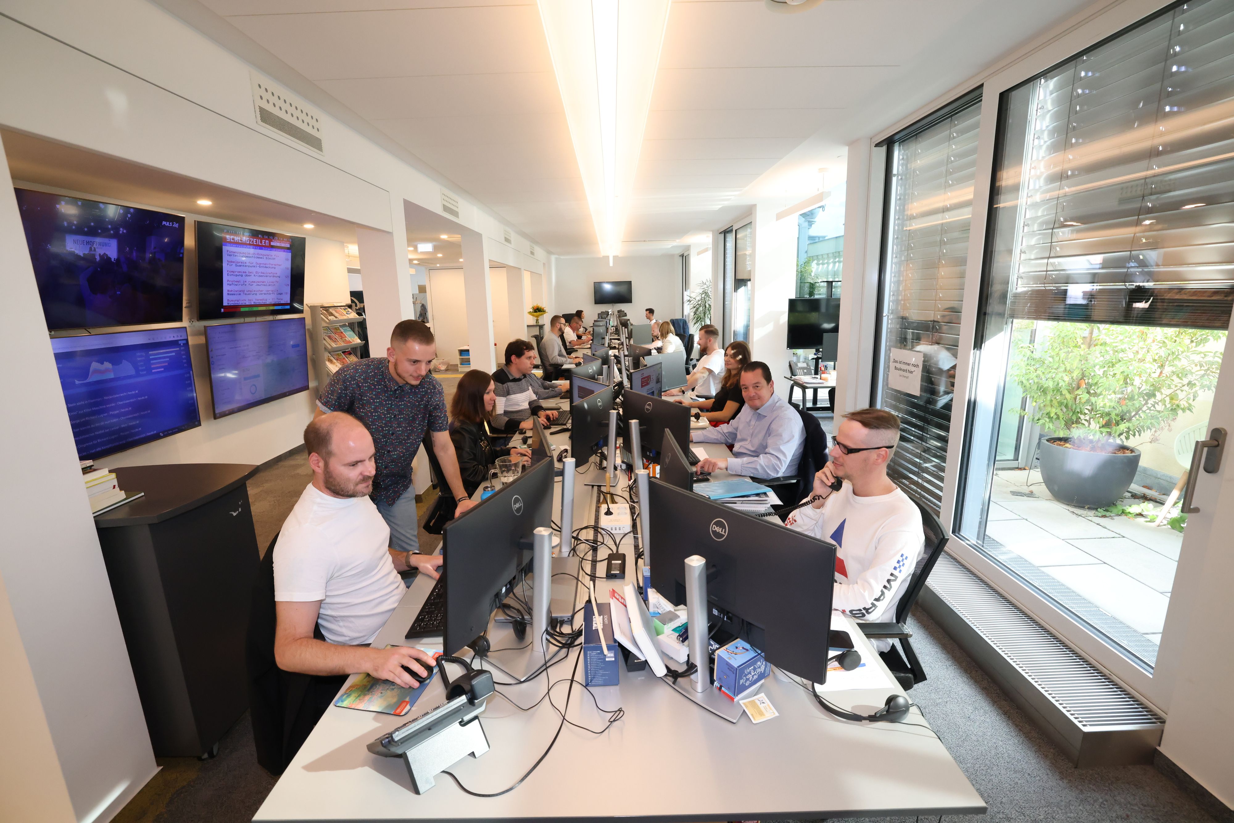 Der Newsdesk befindet sich zentral im 