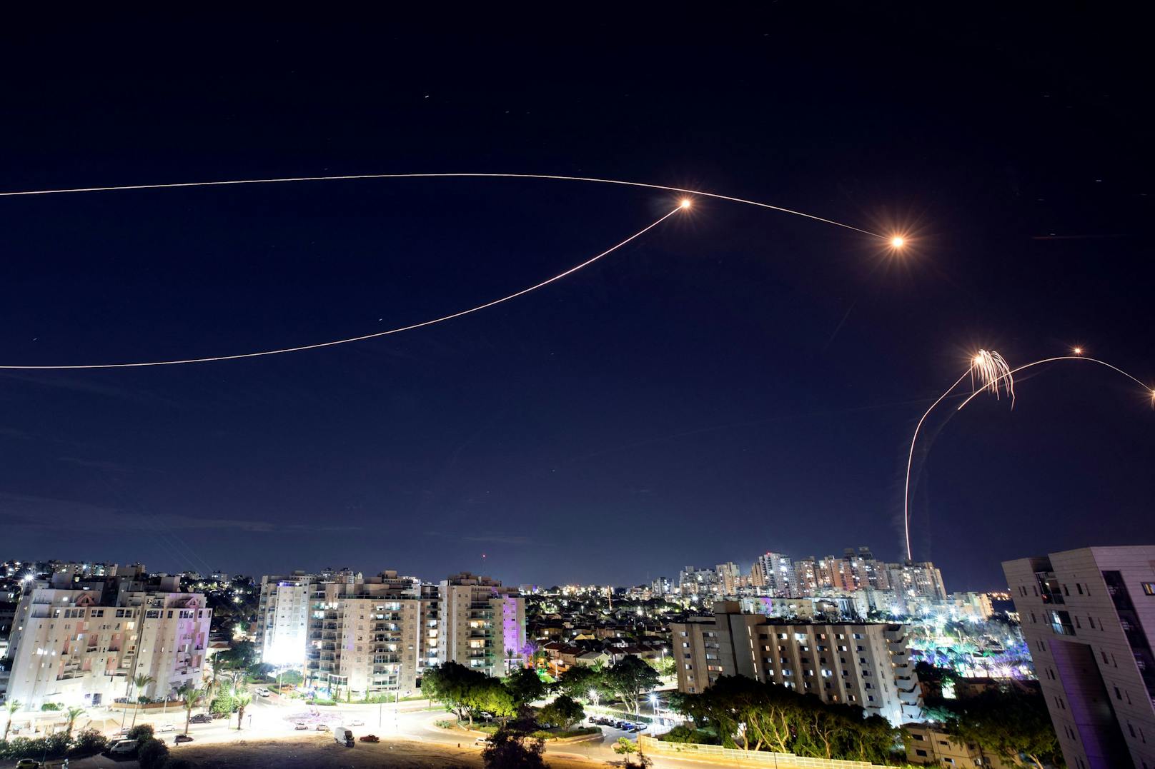 Das israelische Raketenabwehrsystem Iron Dome fing am Dienstag erneut Raketen ab, die aus dem Gazastreifen abgefeuert wurden.