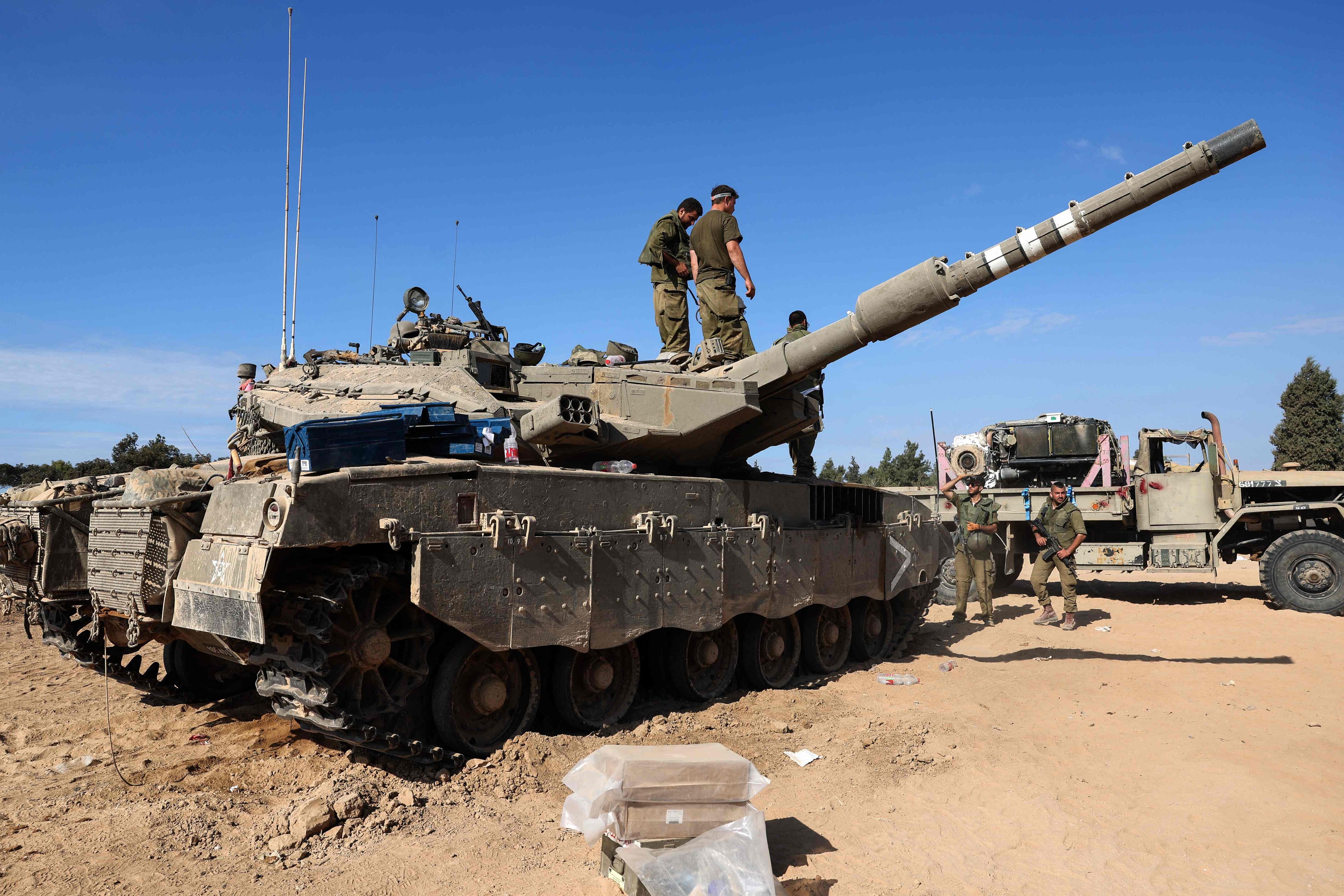 In der Nacht auf Donnerstag hat Israel einen Panzervorstoß im Gazastreifen unternommen.