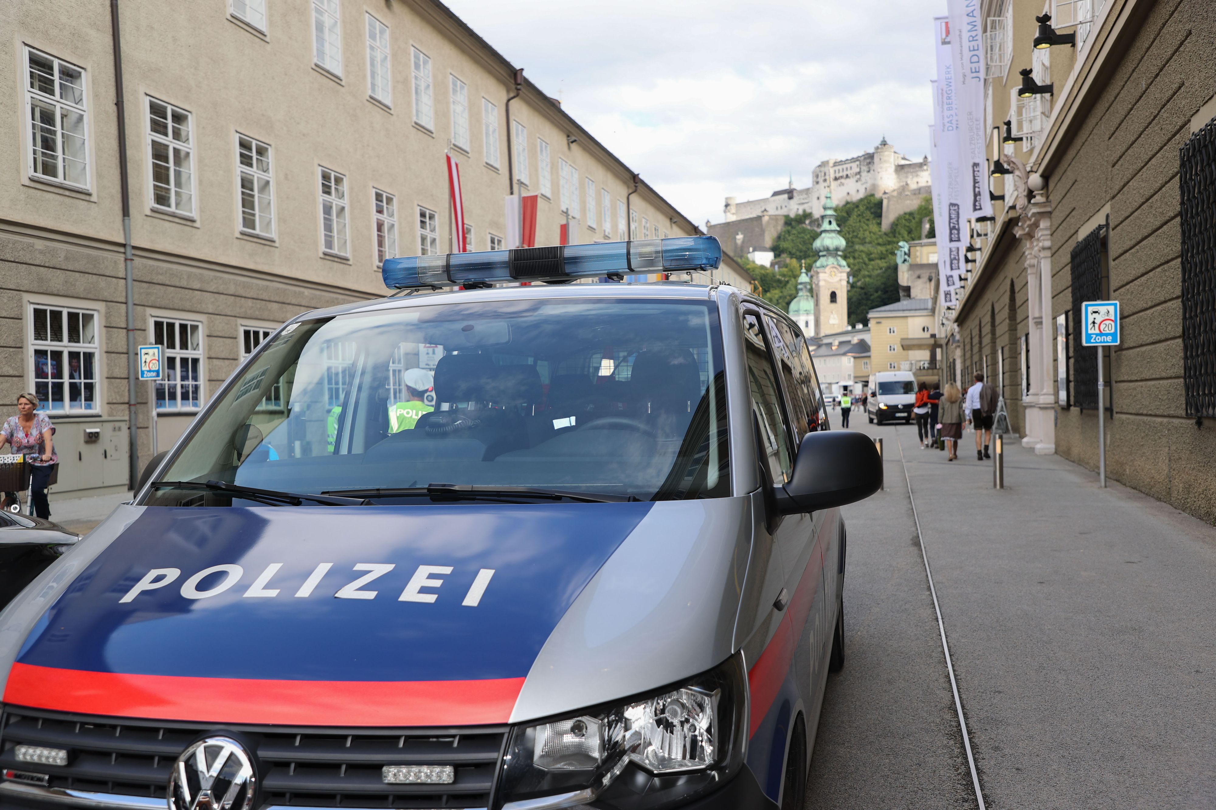 Die Salzburger Polizei ist in Alarmbereitschaft. Mehrere Amoklauf-Drohungen sind an Schulen eingelangt. (Symbolbild)