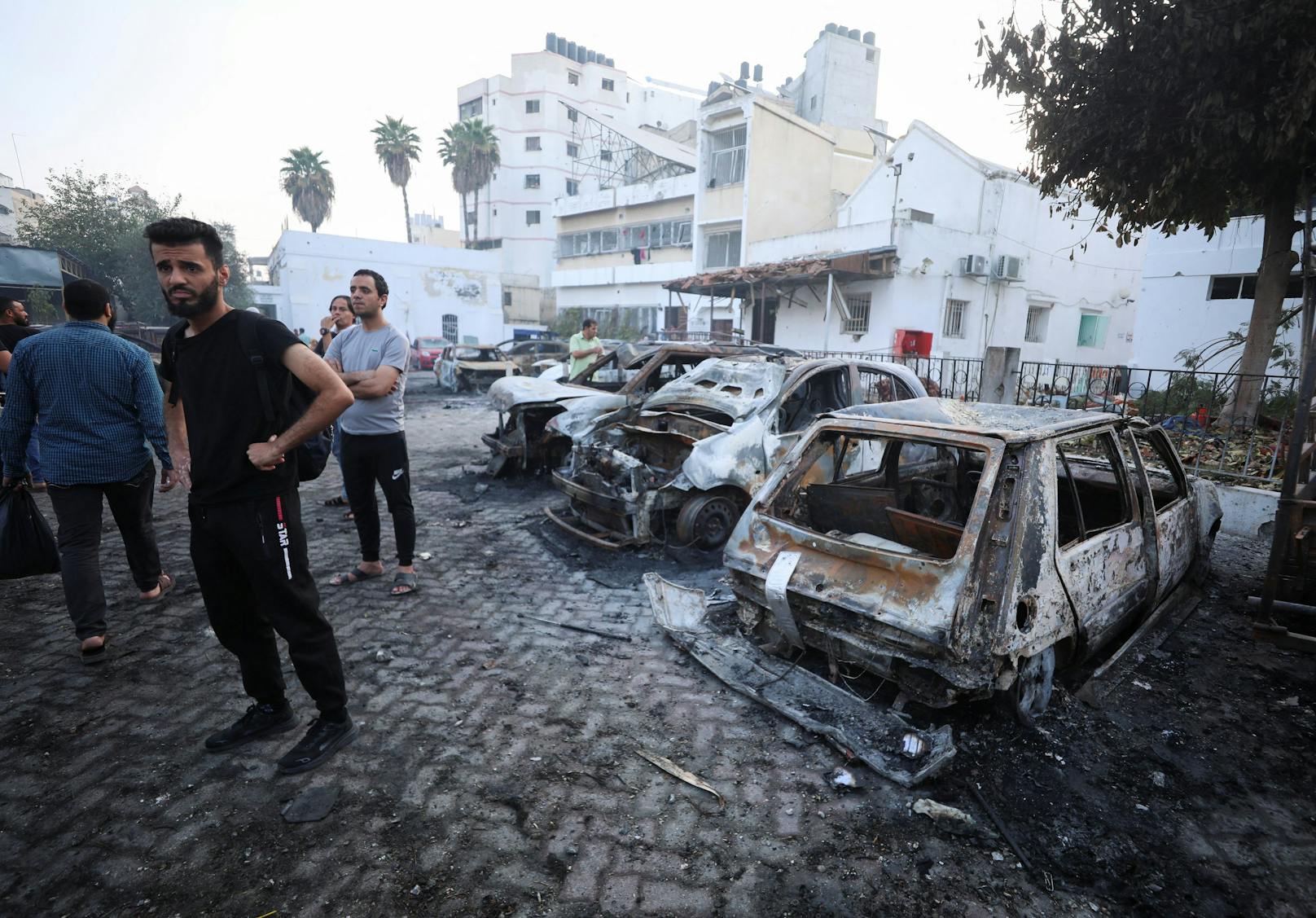 Israel dementierte noch in der Nacht auf Mittwoch: "Wir greifen keine Krankenhäuser an."