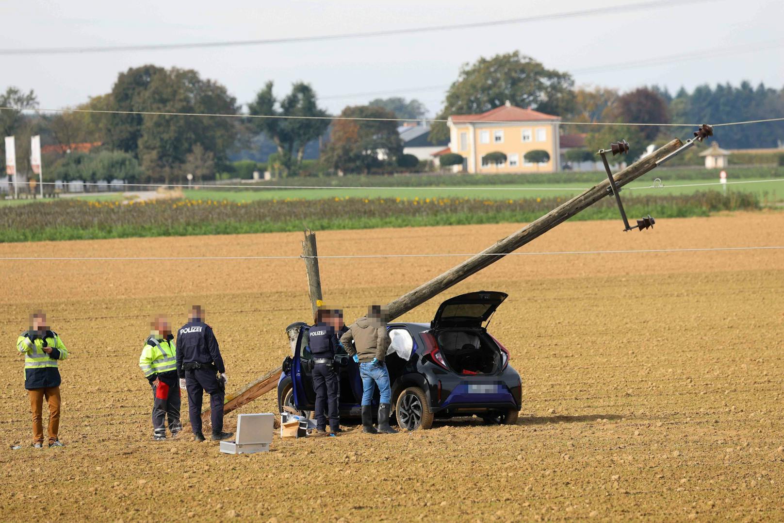 Der Verdächtige fuhr mit einem Kleinwagen gegen einen Strommasten und wurde kurz danach von der Polizei verhaftet.