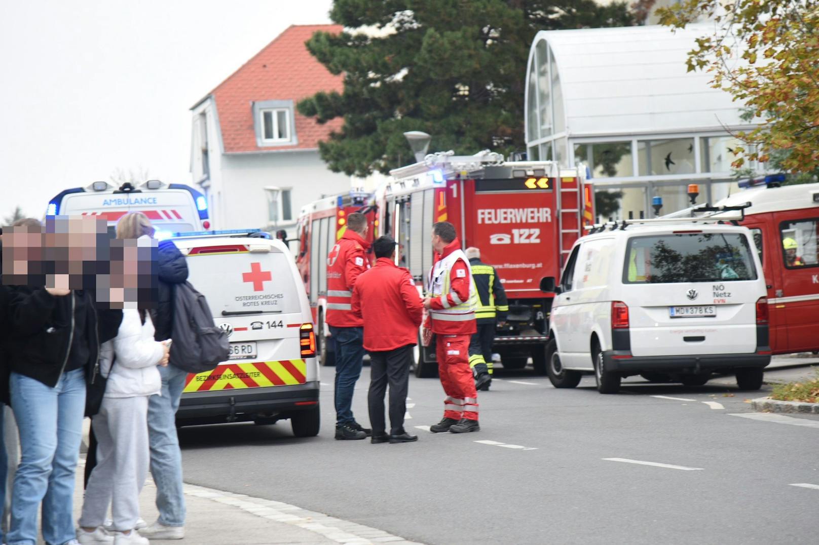 Hunderte Schüler mussten das Gebäude verlassen ... 