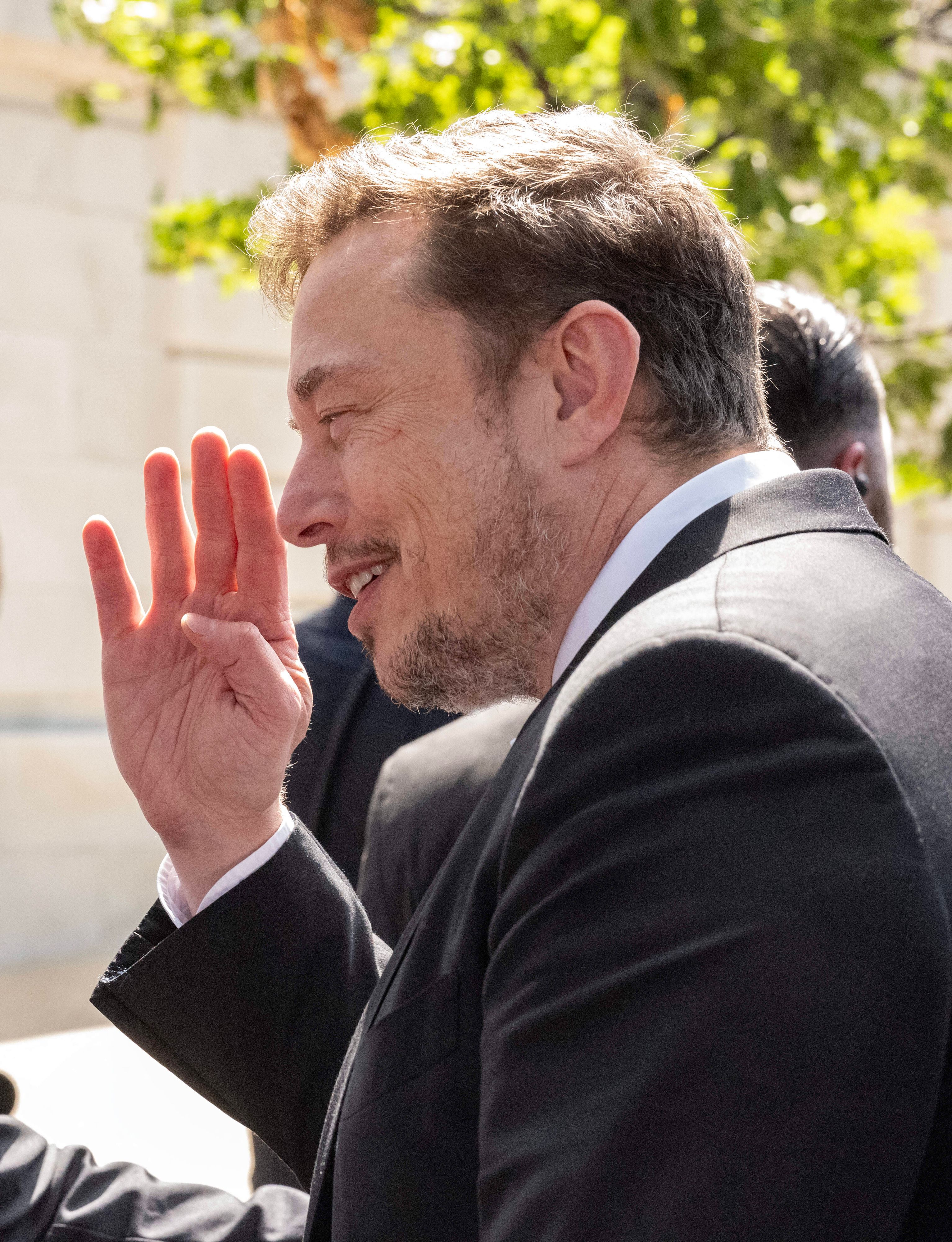 Tech-Milliardär Elon Musk könnte mit seinem Dienst X bald Bye-bye zur EU sagen.