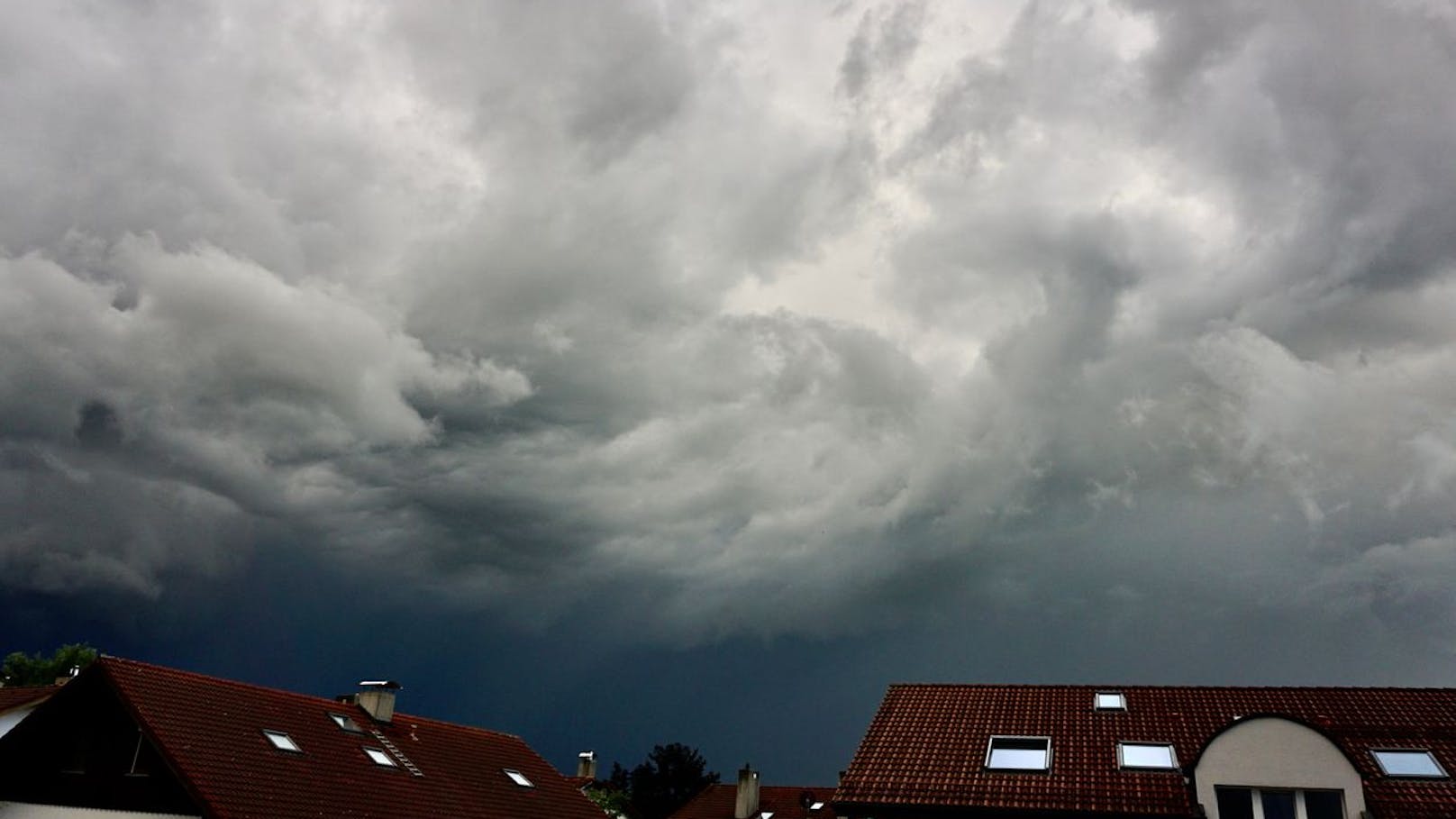 Heftiger Sturm wütet jetzt in Wien und Niederösterreich