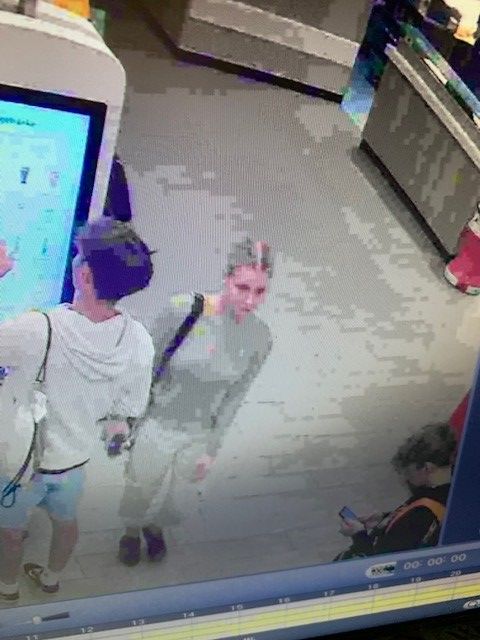 Den Großteil des Geldes soll die Frau in bar entgegengenommen haben.