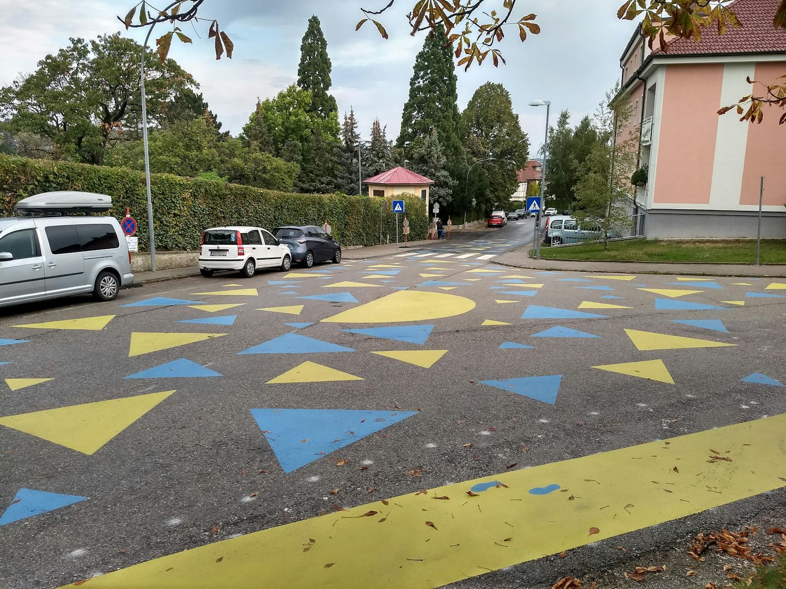 Farbenfroh! Darum sind Straßen in Perchtoldsdorf bunt