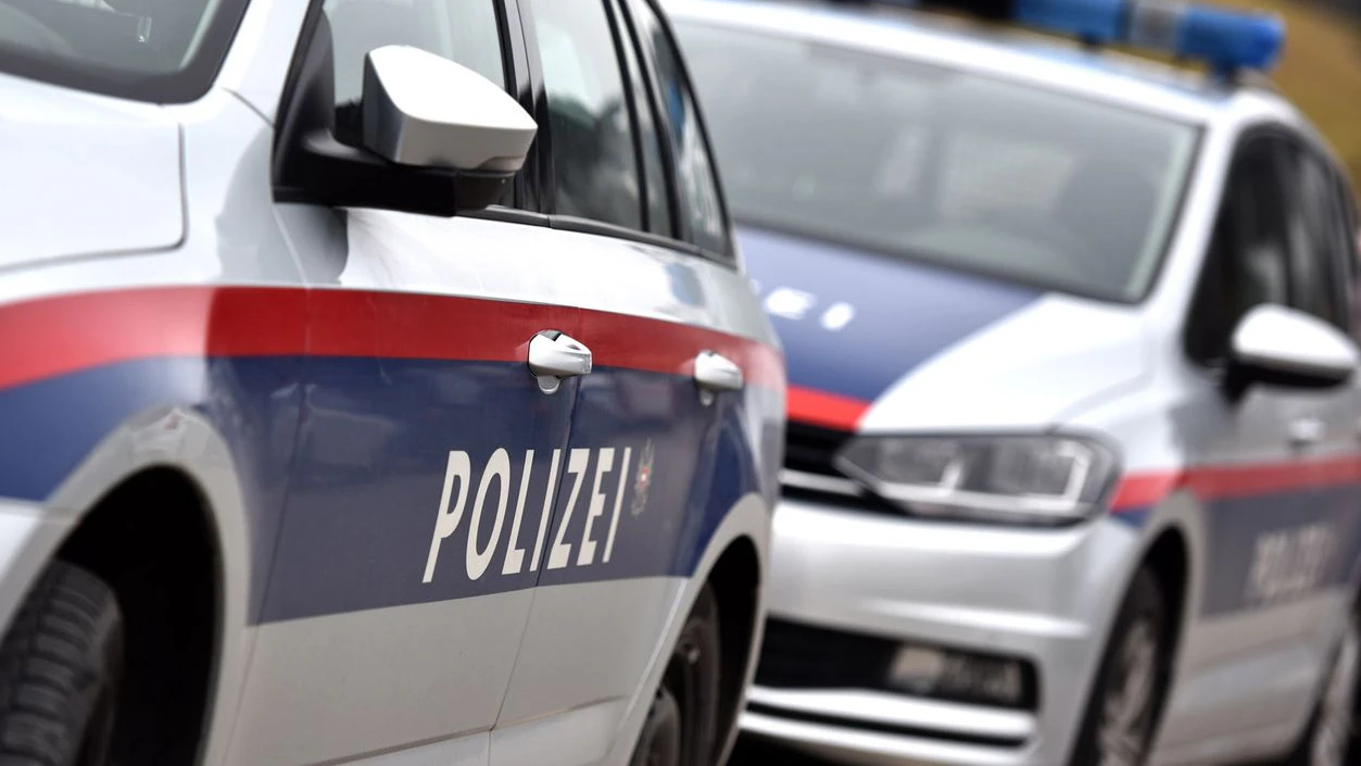 Laut Polizei wurde noch rund eine Stunde lang versucht, die 15-Jährige zu reanimieren (Symbolbild).