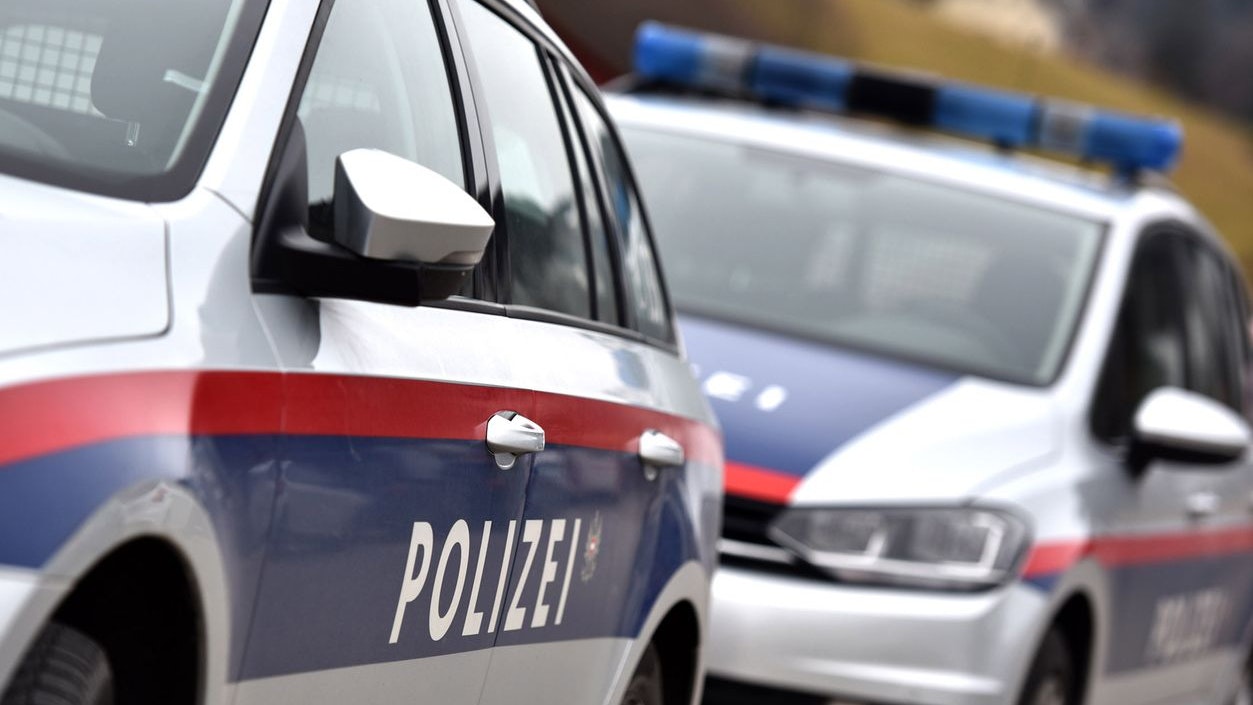 Laut Polizei wurde noch rund eine Stunde lang versucht, die 15-Jährige zu reanimieren (Symbolbild).