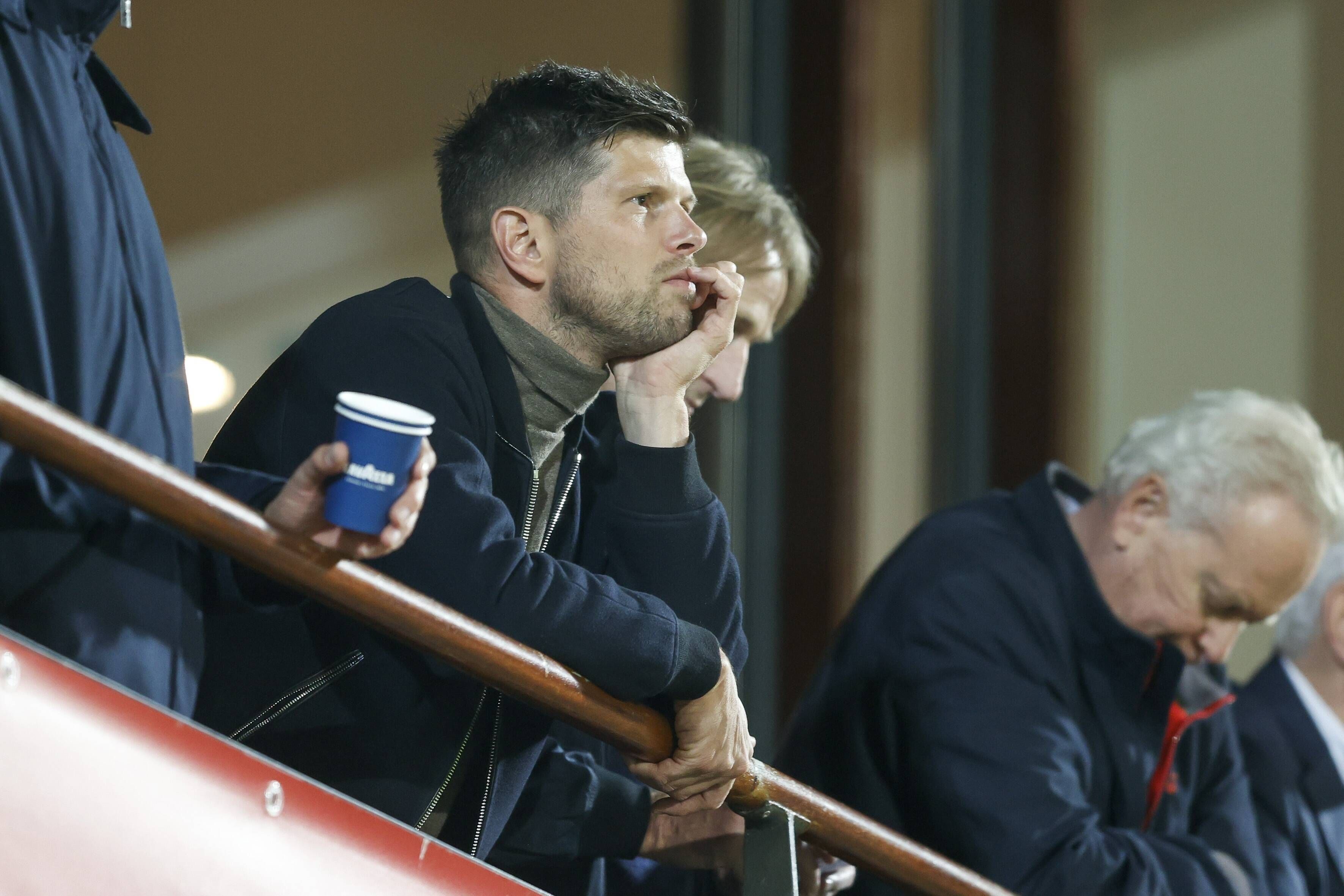 Der ehemalige niederländische Star-Stürmer Klaas-Jan Huntelaar ist aktuell krankgeschrieben. 