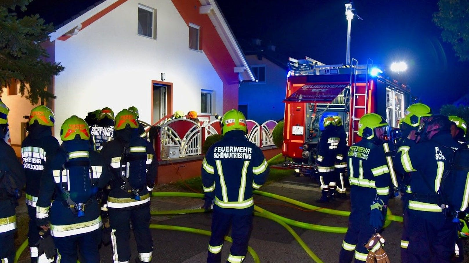 Feuerwehr rettete Bewohner aus brennendem Haus