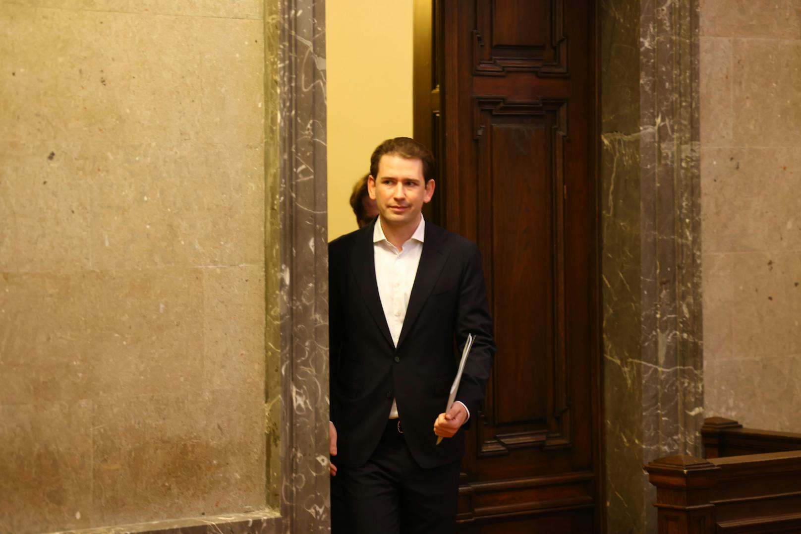 Um 9.30 betrat Kurz den Großen Schwurgerichtssaal am Landesgericht für Strafsachen in Wien.