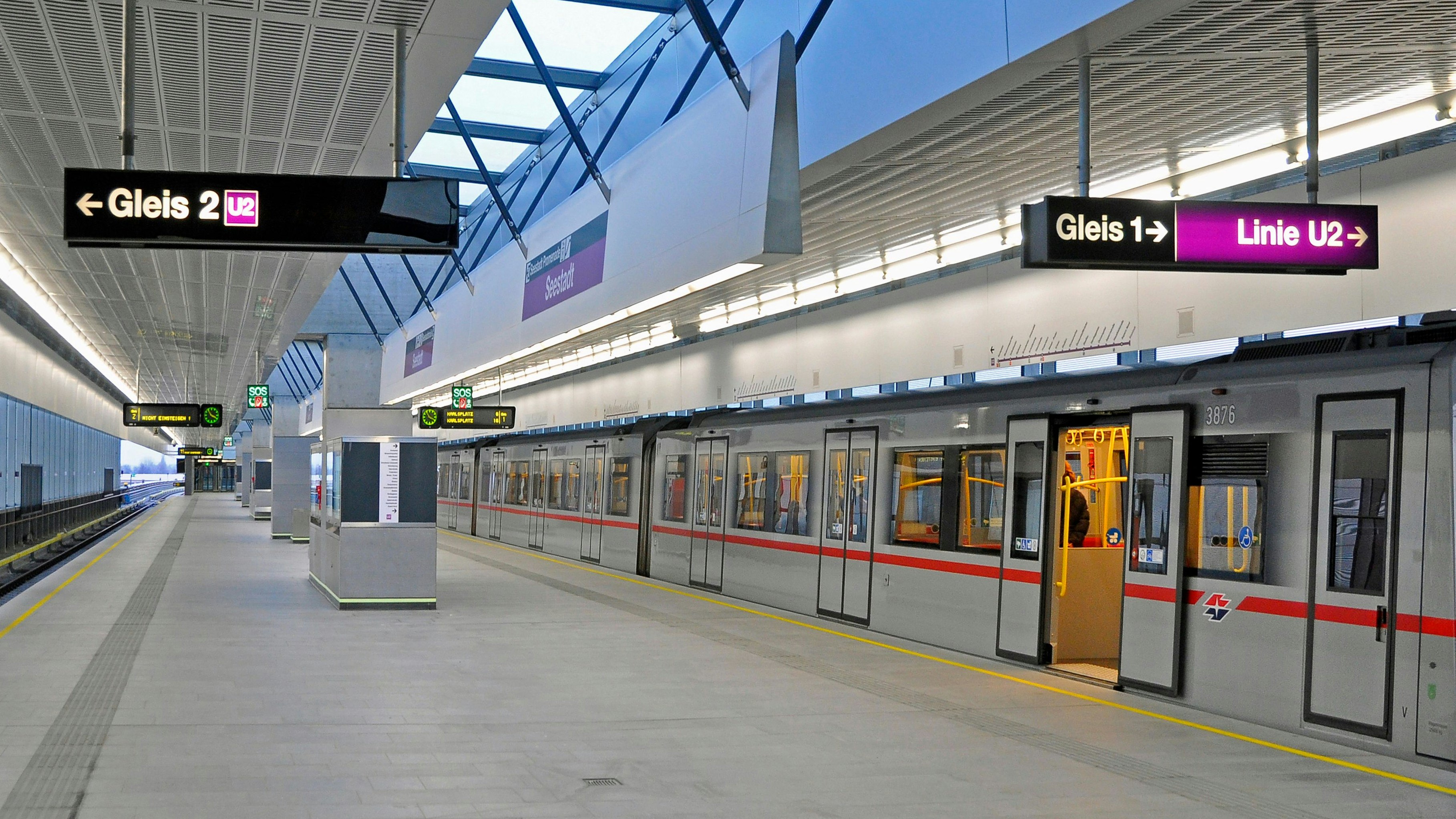 Download von www.picturedesk.com am 21.10.2023 (16:49).  U-Bahn Station Seestadt Aspern U2, Wiener Linien, Verkehrsmittel, öffentlich, Verkehr, Fahrgast. Fahrpreis, Netzkarte, Fahrschein, Wien, 22. Bezirk, Stadtteil, Donaustadt. - 20131218_PD6186 - Rechteinfo: Rights Managed (RM)