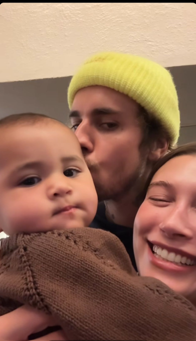 Jason Bieber busselt den kleinen Ryver Rhodes Kennedy ab 