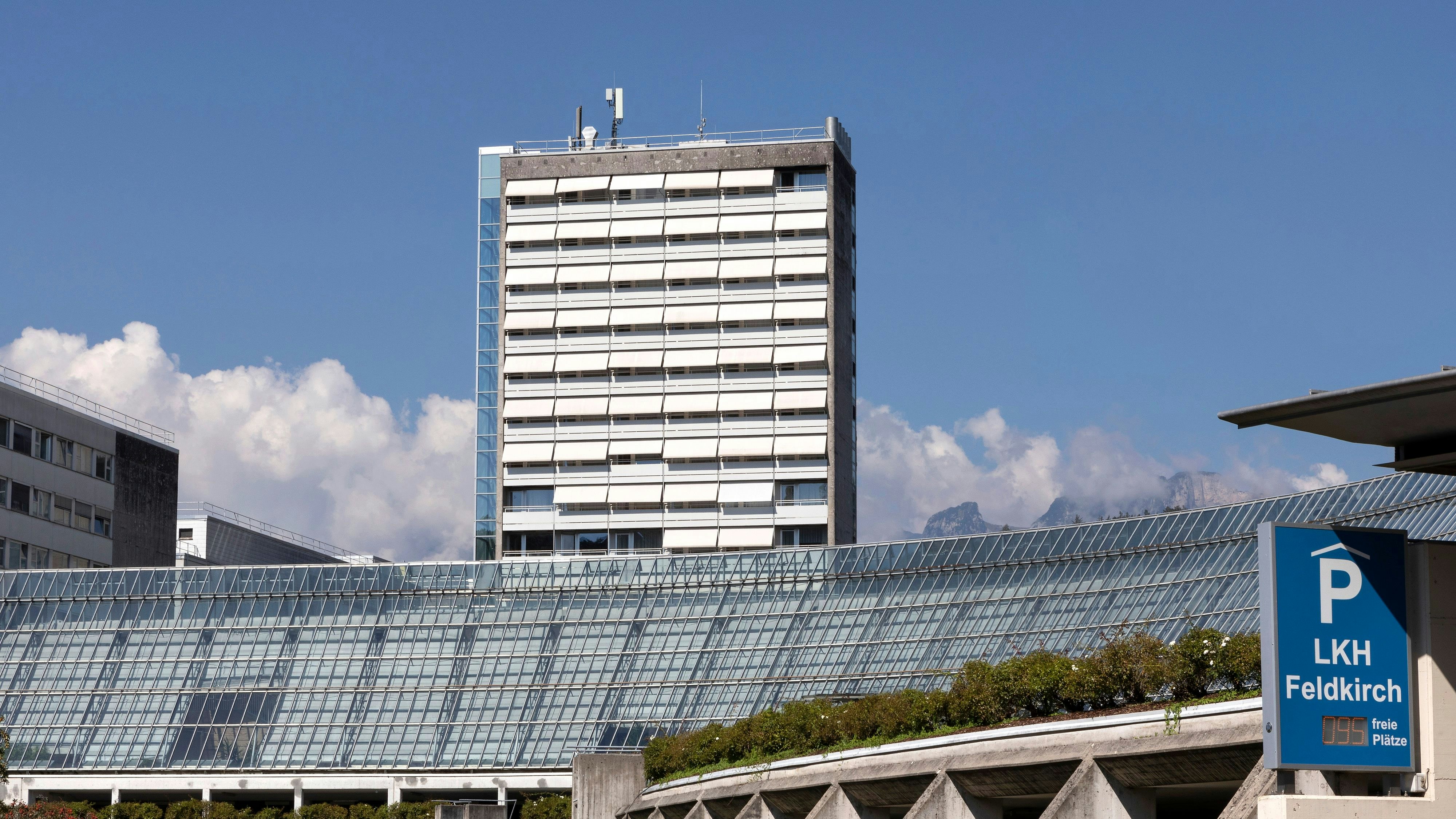 Die Frau wurde ins LKH Feldkirch verbracht, wo sie jedoch wenig später verstarb. 