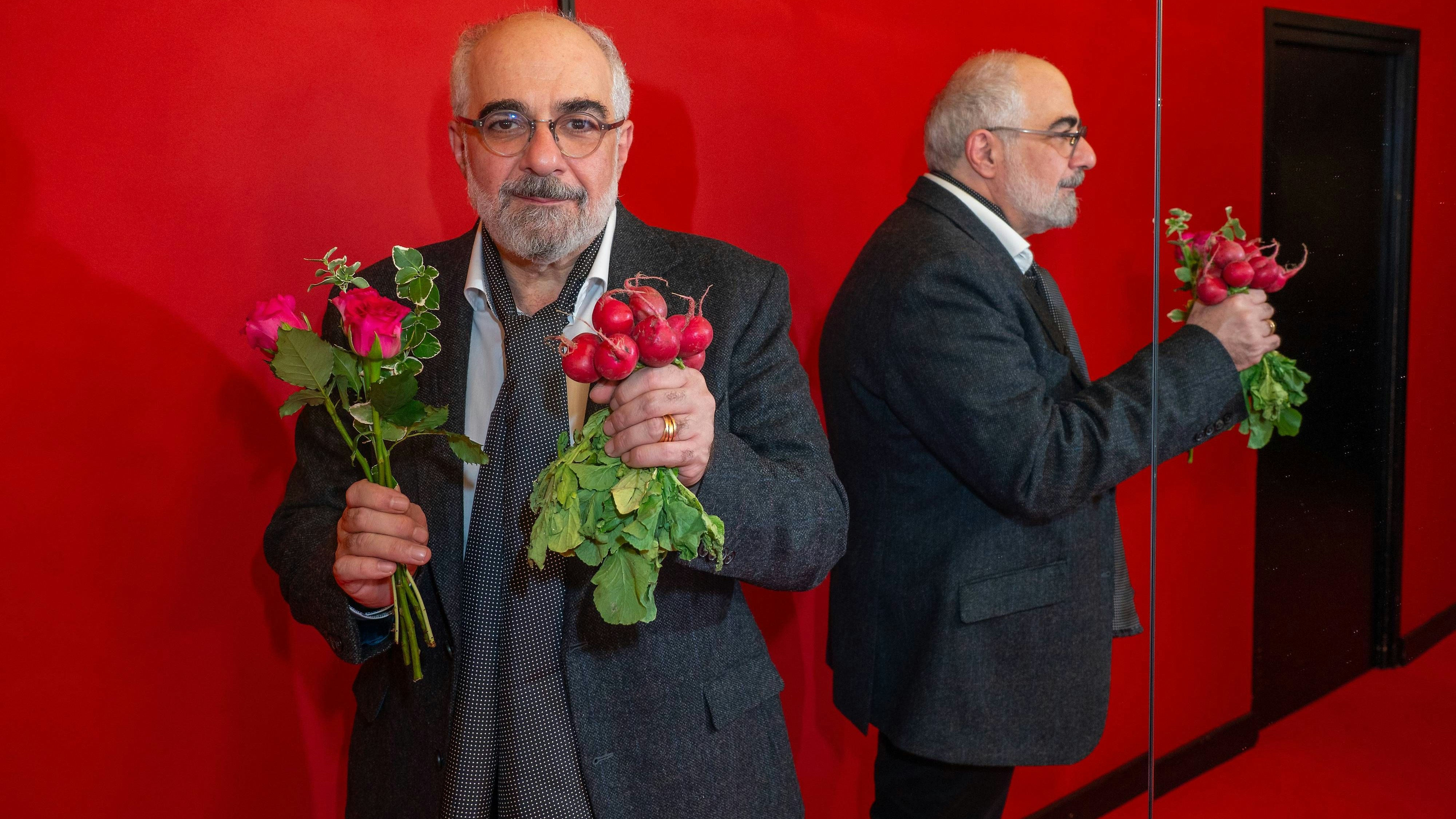 Michael Niavarani führt Regie beim neuen Stück in seinem Simpl 