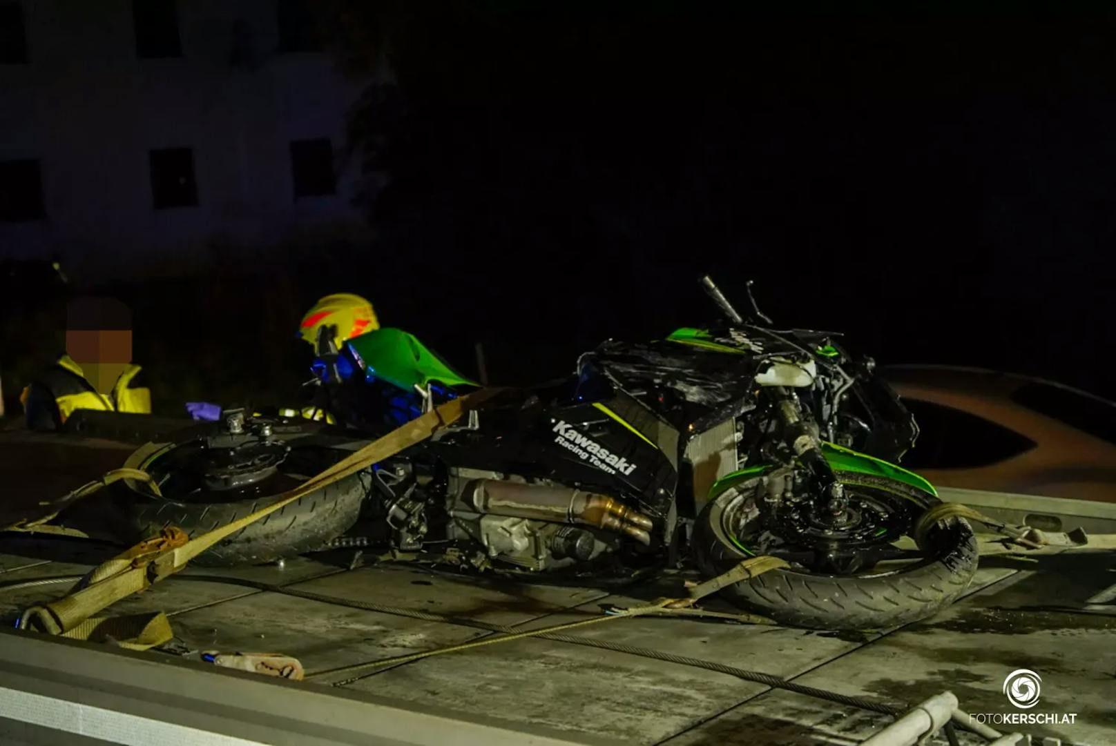 Der junge Motorradfahrer wurde bei dem Crash verletzt.
