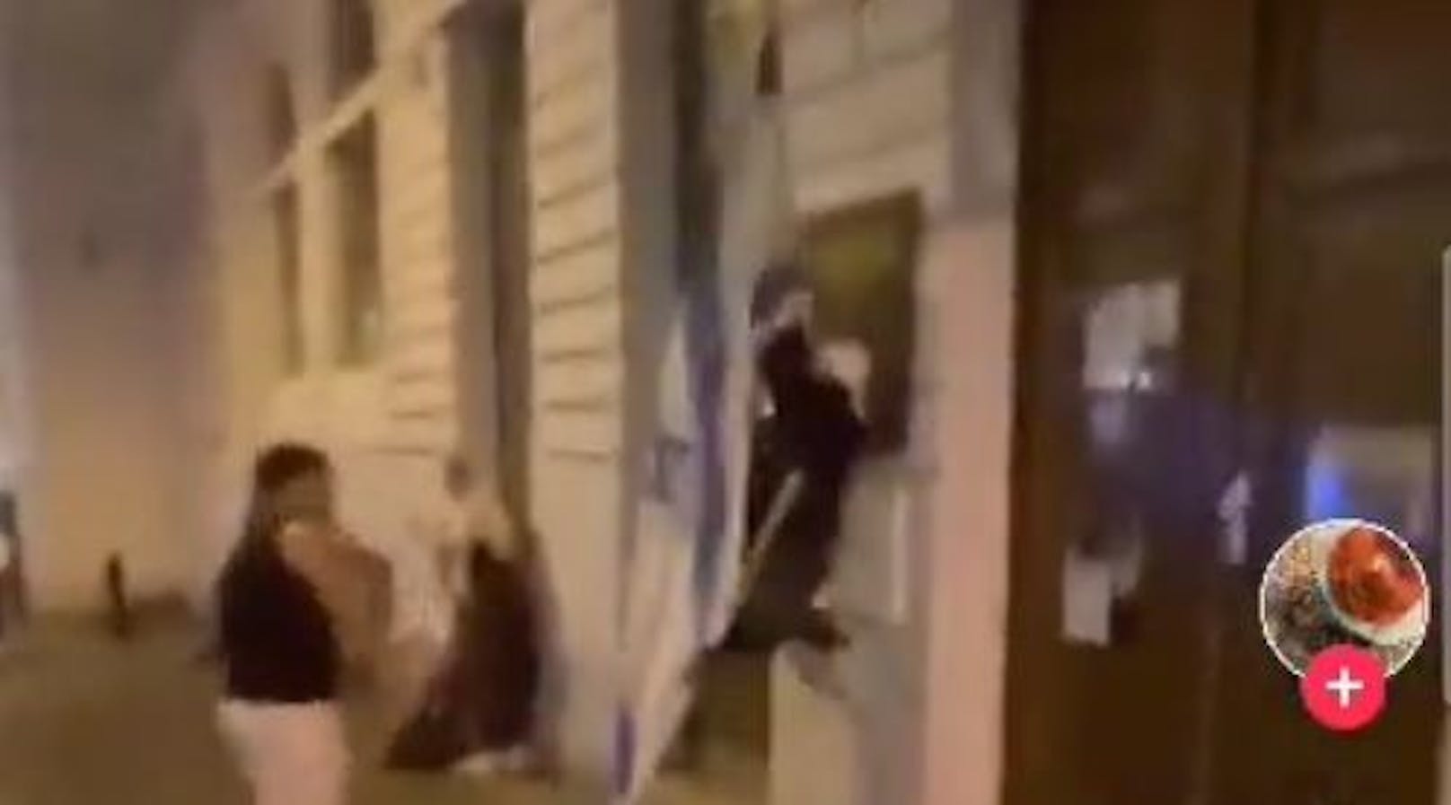 Video zeigt schockierenden Hass-Akt auf Synagoge