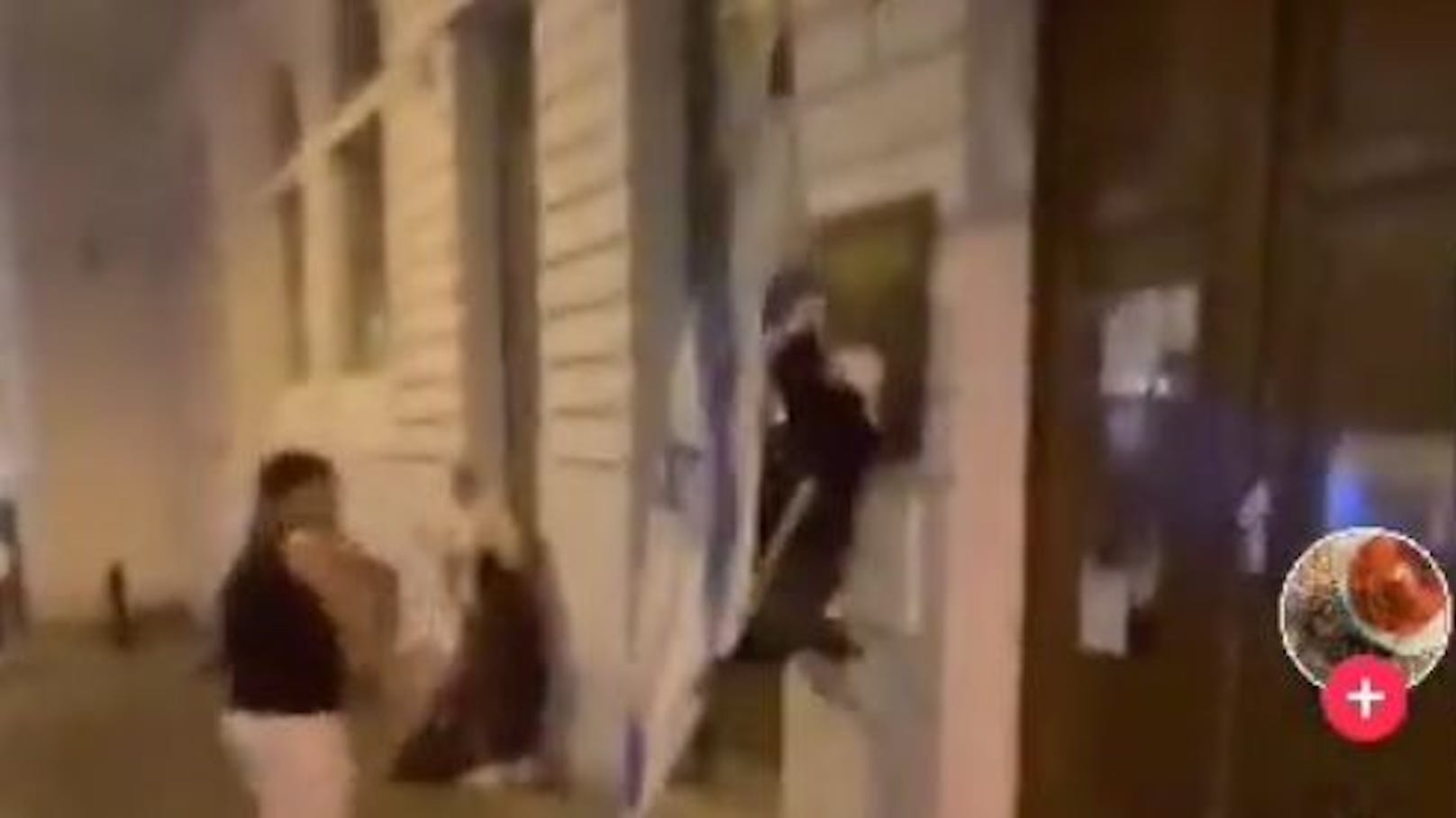 Video zeigt schockierenden Hass-Akt auf Synagoge