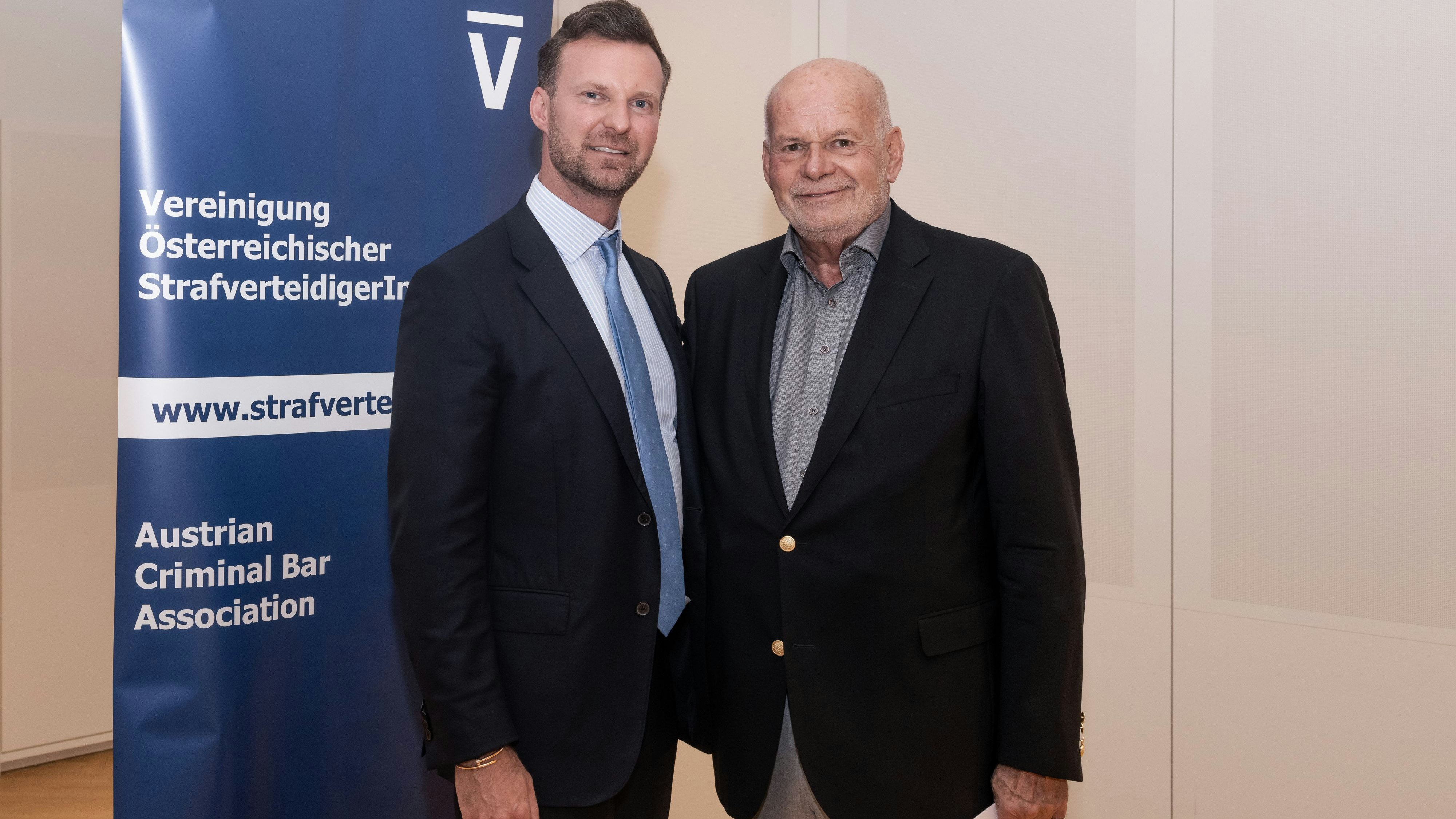 Philipp Wolm übernahm nun von Anwalts-Legende Manfred Ainedter.