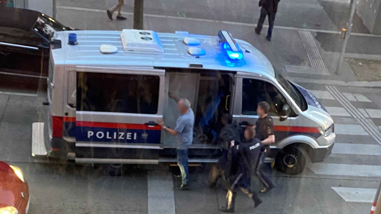 Heute.at - Mann spaziert mit Gewehr – Großeinsatz für Polizei
