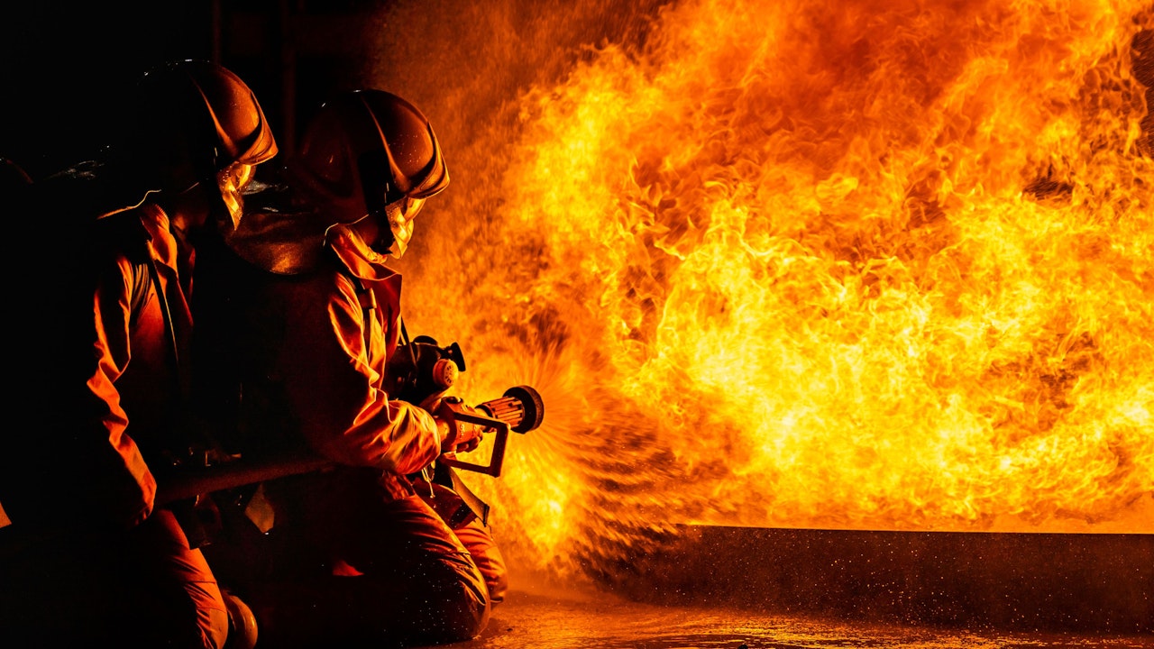 Heute.at - Almhütte geht mitten in der Nacht in Flammen auf