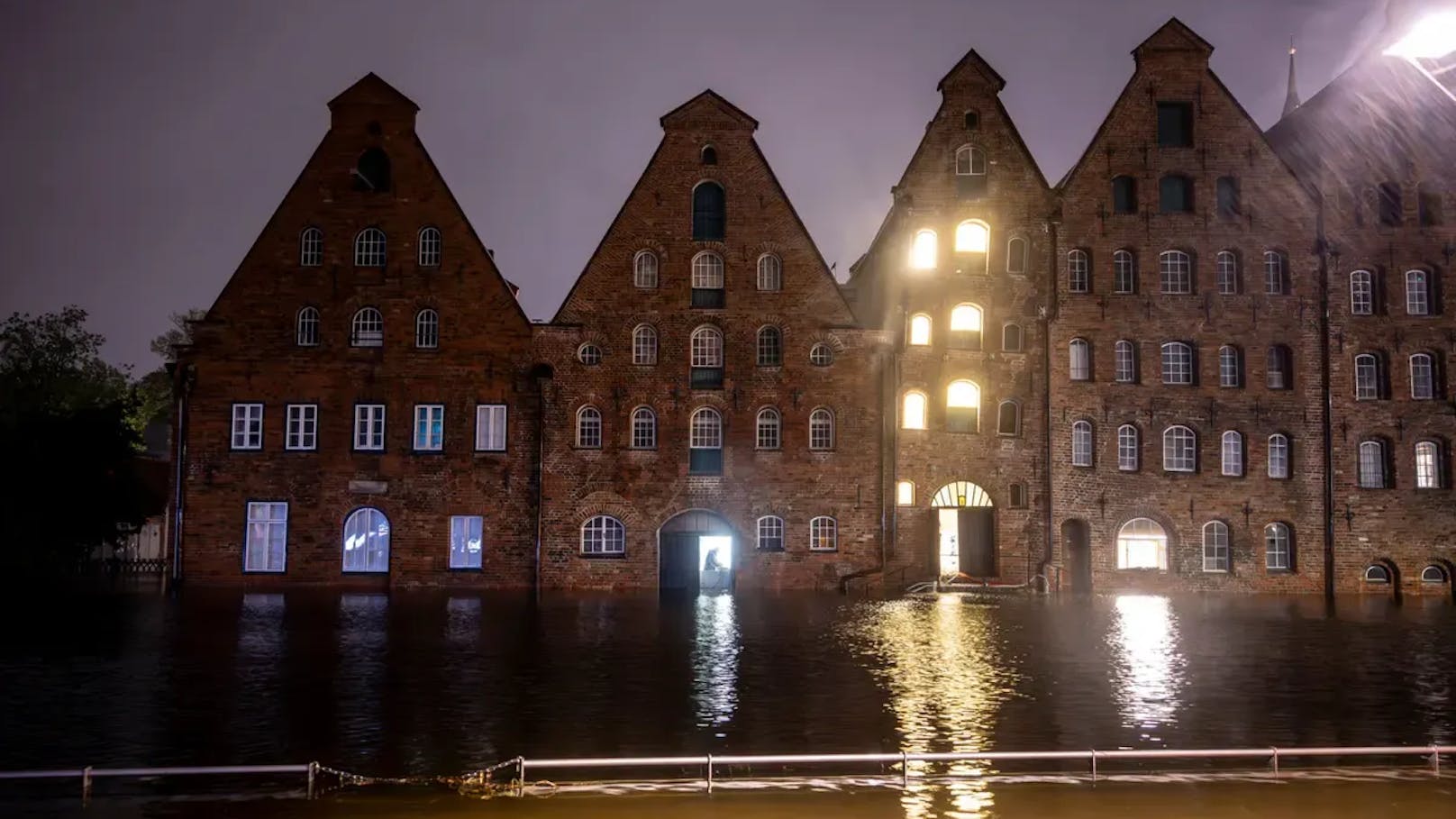 Millionen-Schäden nach Sturmflut in Deutschland