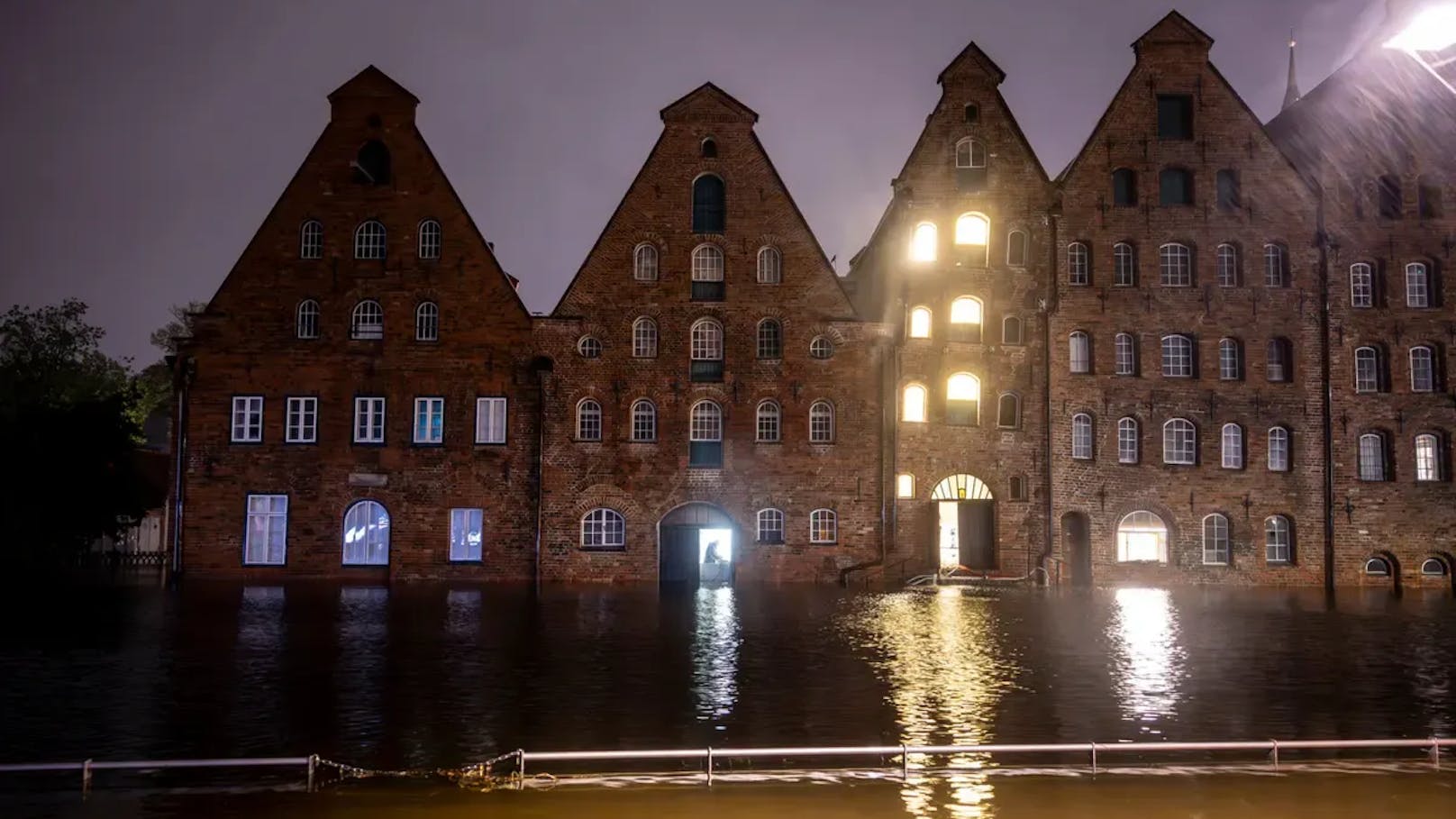 Millionen-Schäden nach Sturmflut in Deutschland