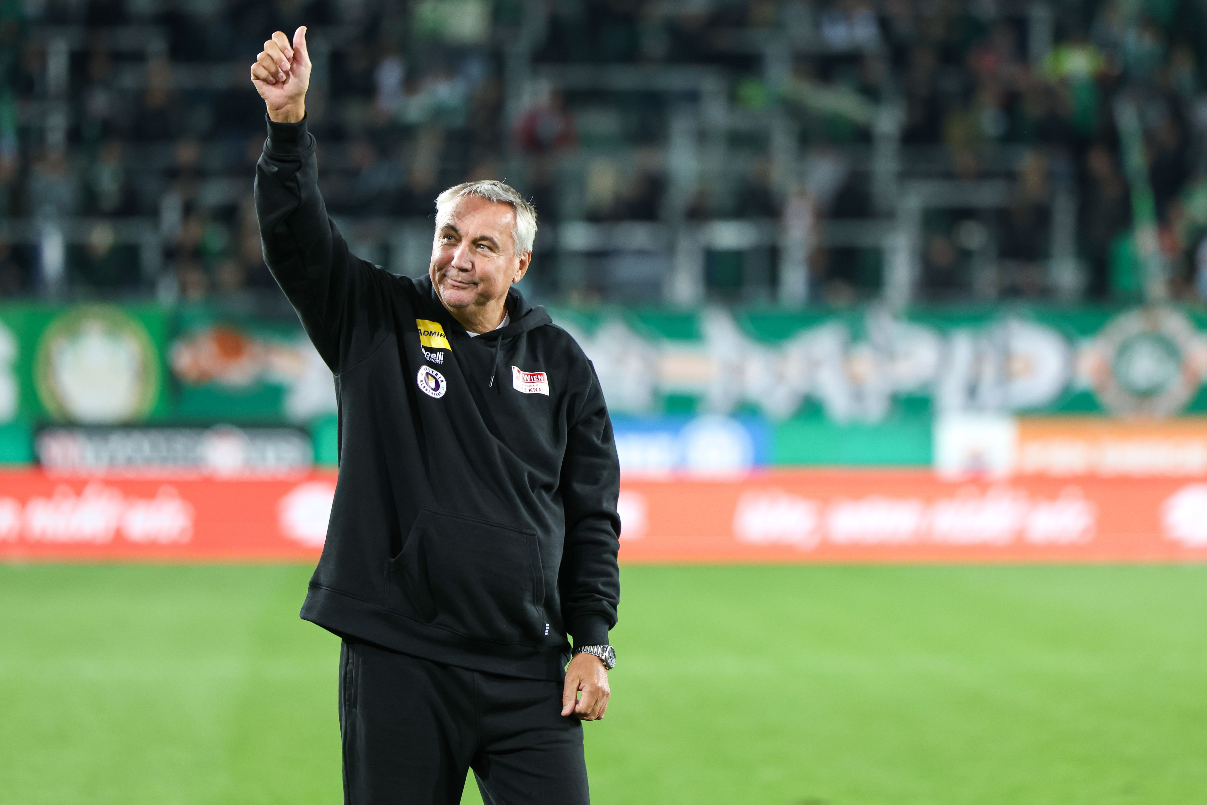 Heute.at - Pacult über TV-Experten: Hat ah sche zuaglegt!