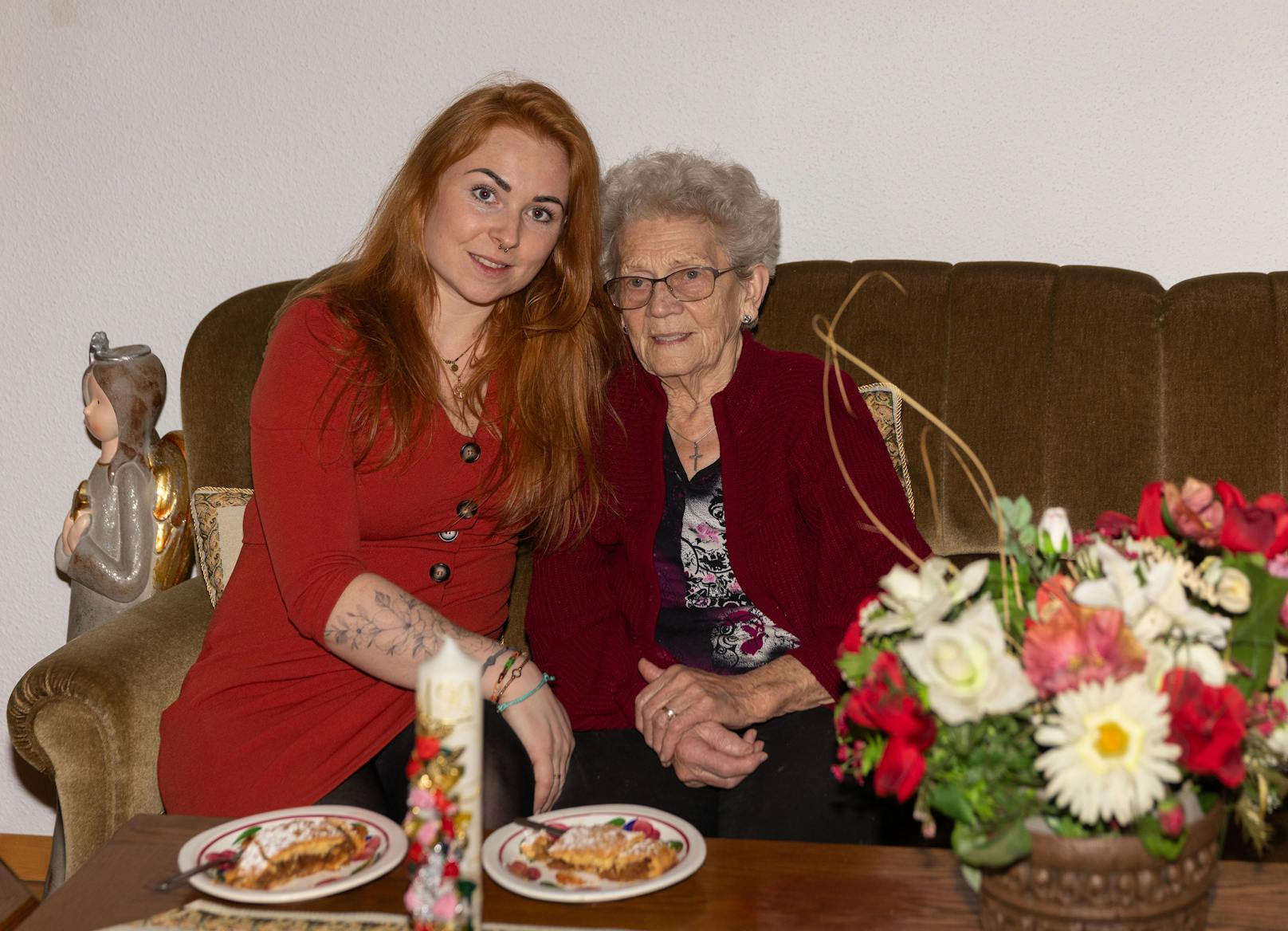 Ein dynamisches Duo! Kathrin und ihre Oma eroberten mit lustigen Clips die Tiktok-Gemeinde.